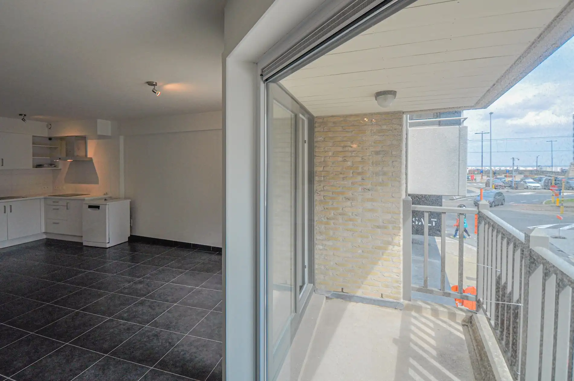 Centraal gelegen appartement met zijdelings zeezicht in het commercieel centrum. foto 5