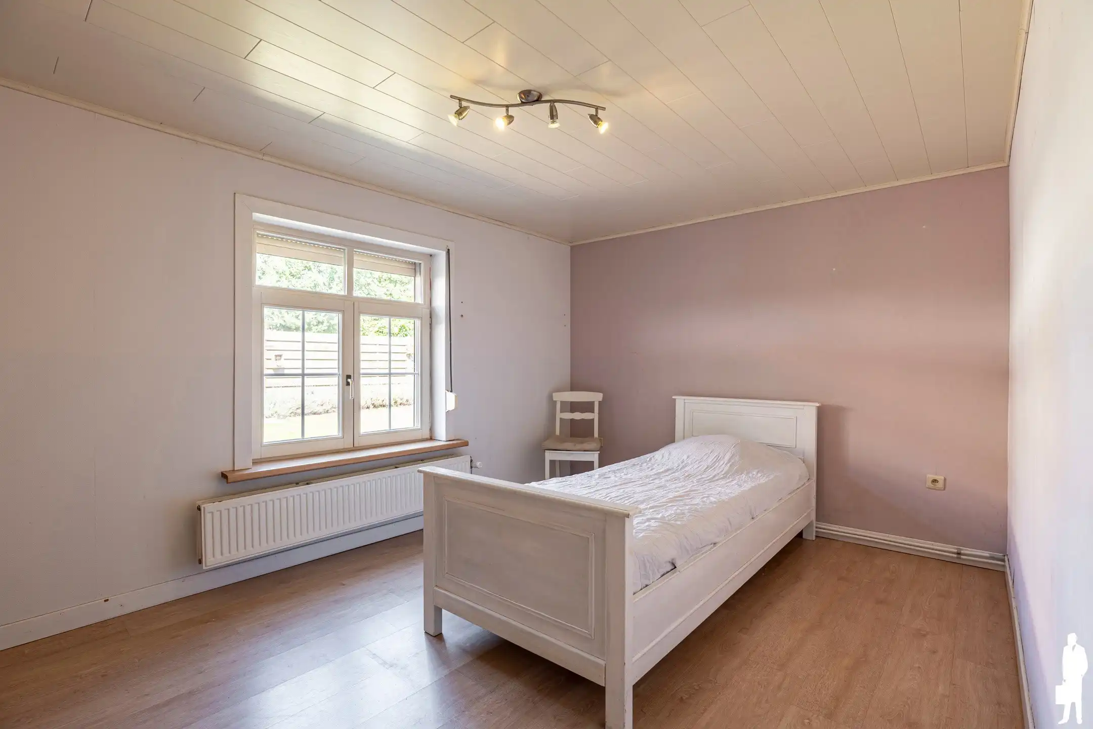 Vrijstaande villa met 4 slpk. gelegen op de dijk van kanaal  foto 29