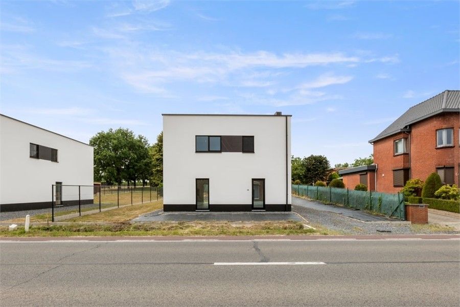 KNAPPE NIEUWBOUWWONING IN MODERNE STIJL foto 2