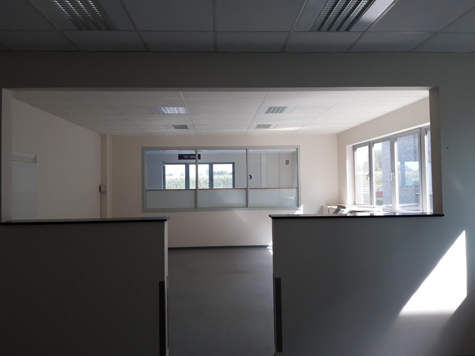 Magazijn, kantoren en toonzaal te huur in Aartselaar foto 29
