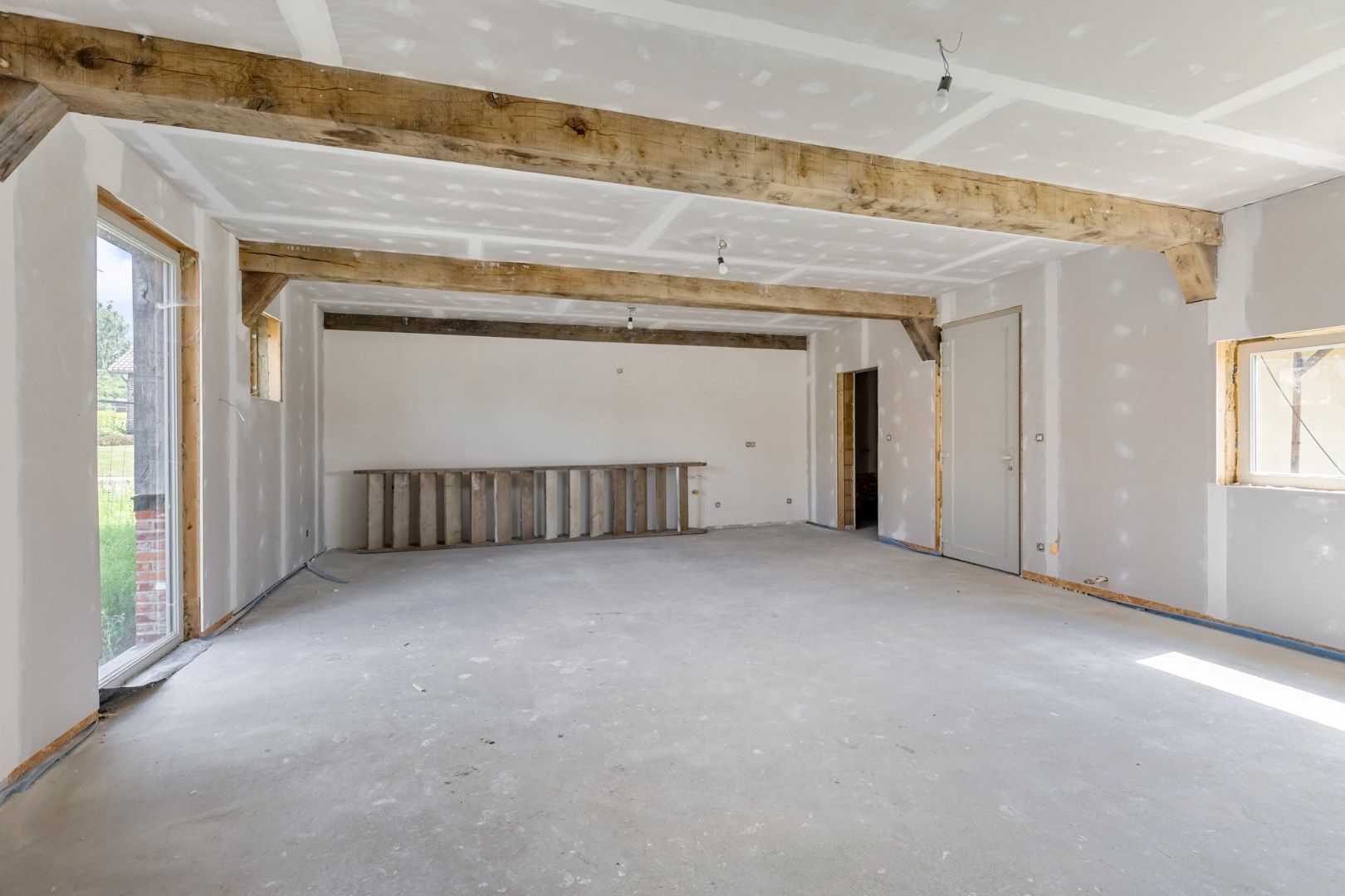 UNIEKE VIERKANTSHOEVE met paardenstallen op 7,34 hectare met vergunning voor zwembad en poolhouse foto 25