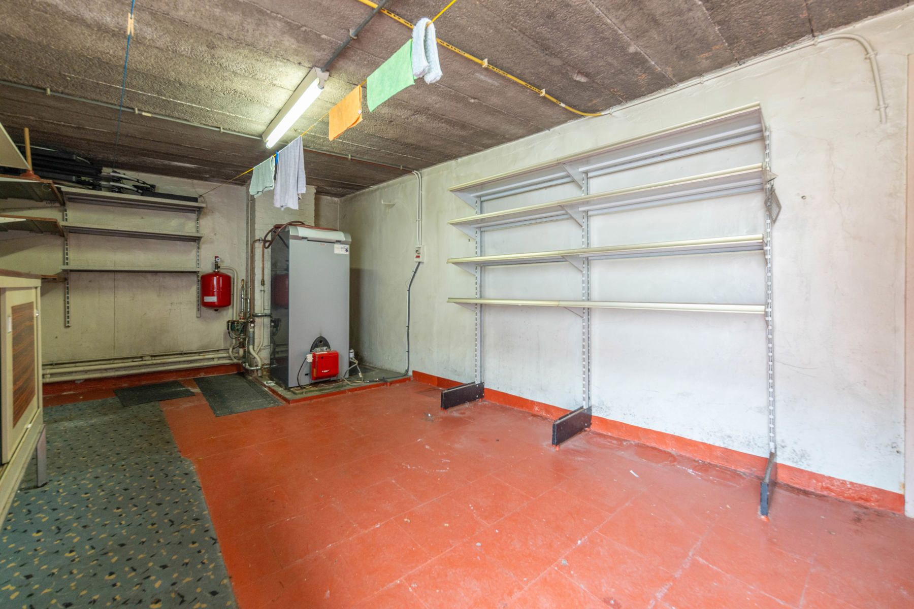 Gezinswoning met mogelijkheden te Hemiksem. foto 9