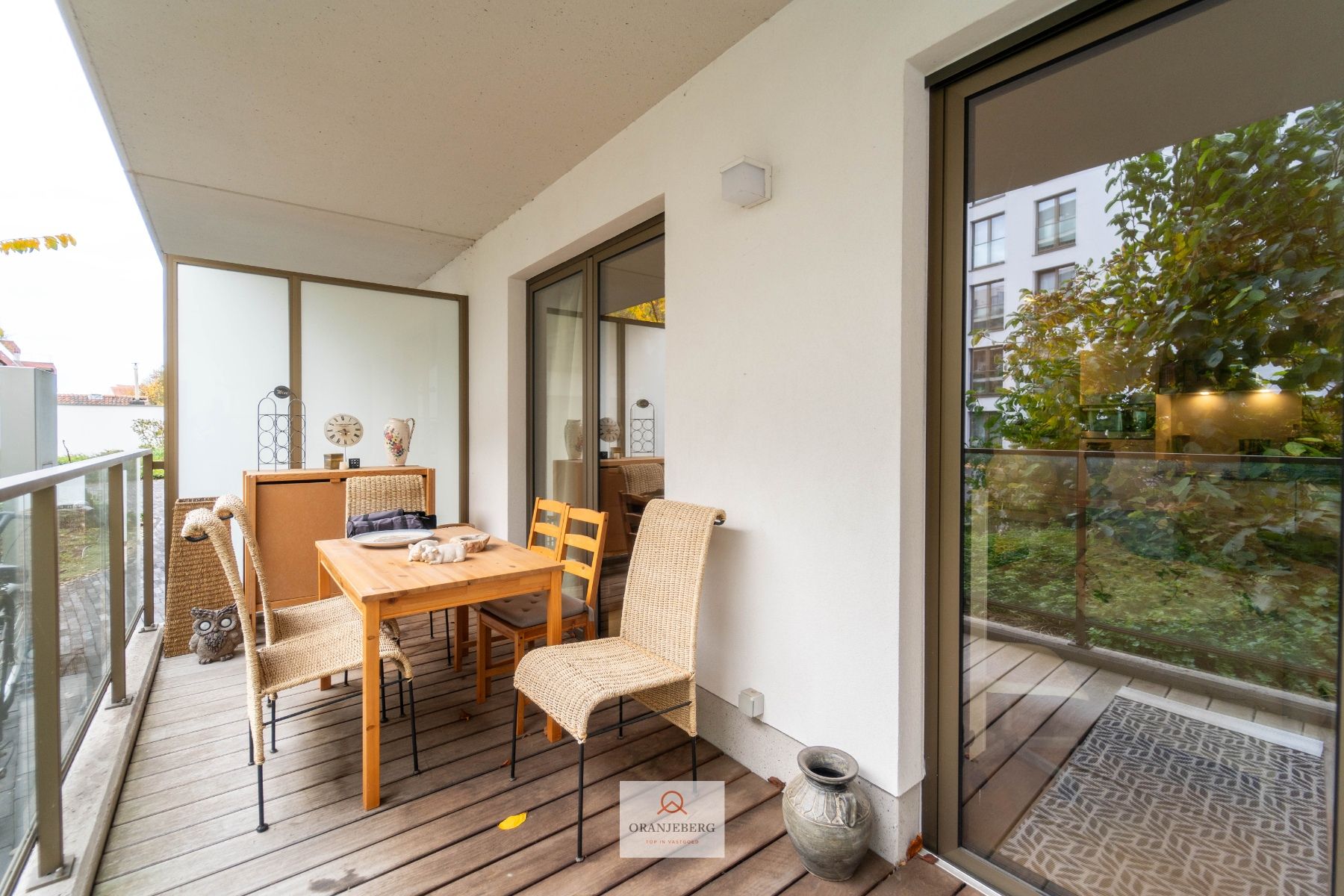 Moderne gelijkvloerse studio met terras te Gent foto 13