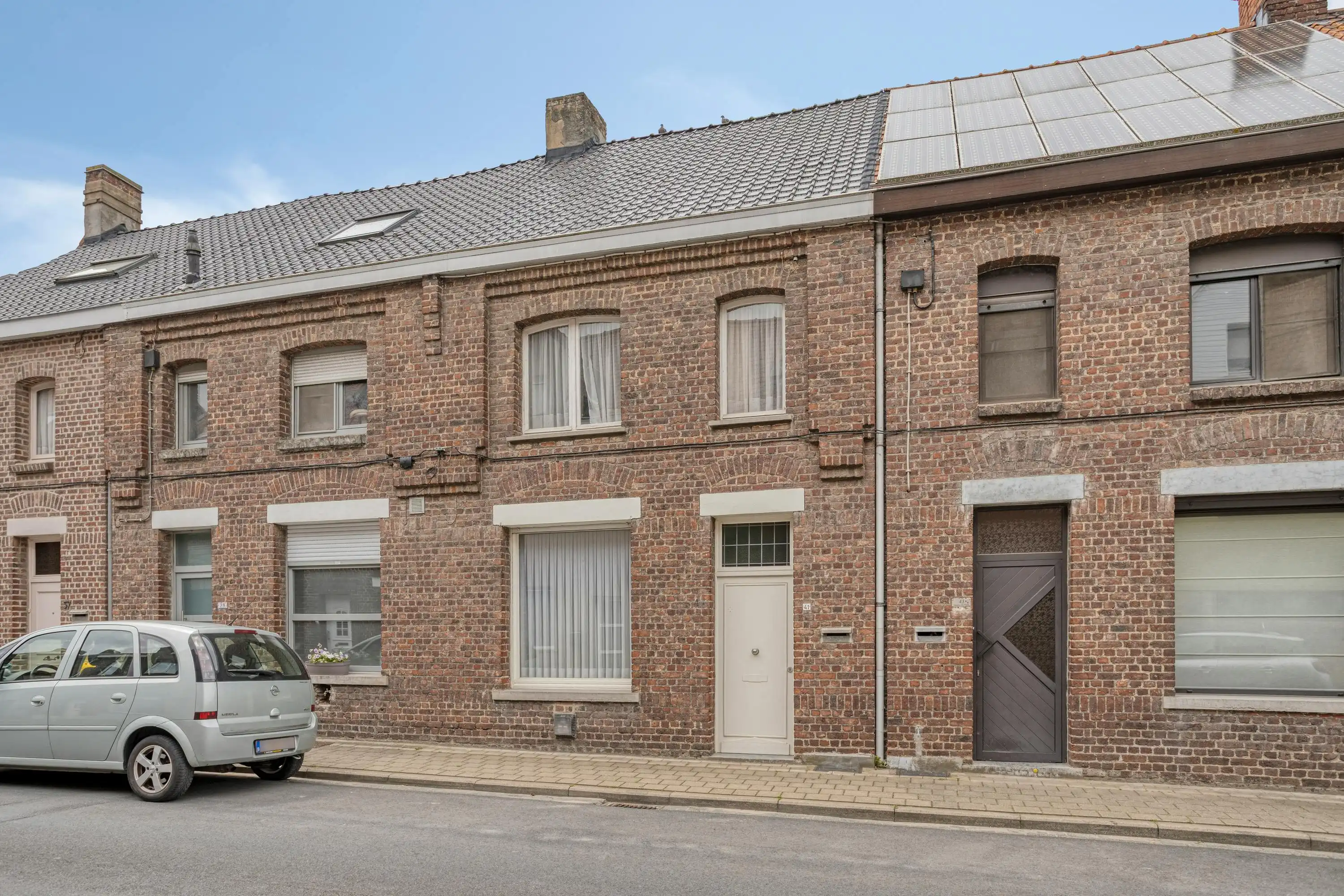 Hoofdfoto van de publicatie: Karaktervolle renovatiewoning in Izegem met veel potentieel!
