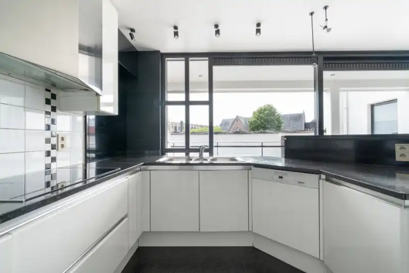 Handelspand 120m² + woonst (groot app) met privé lift! foto 11