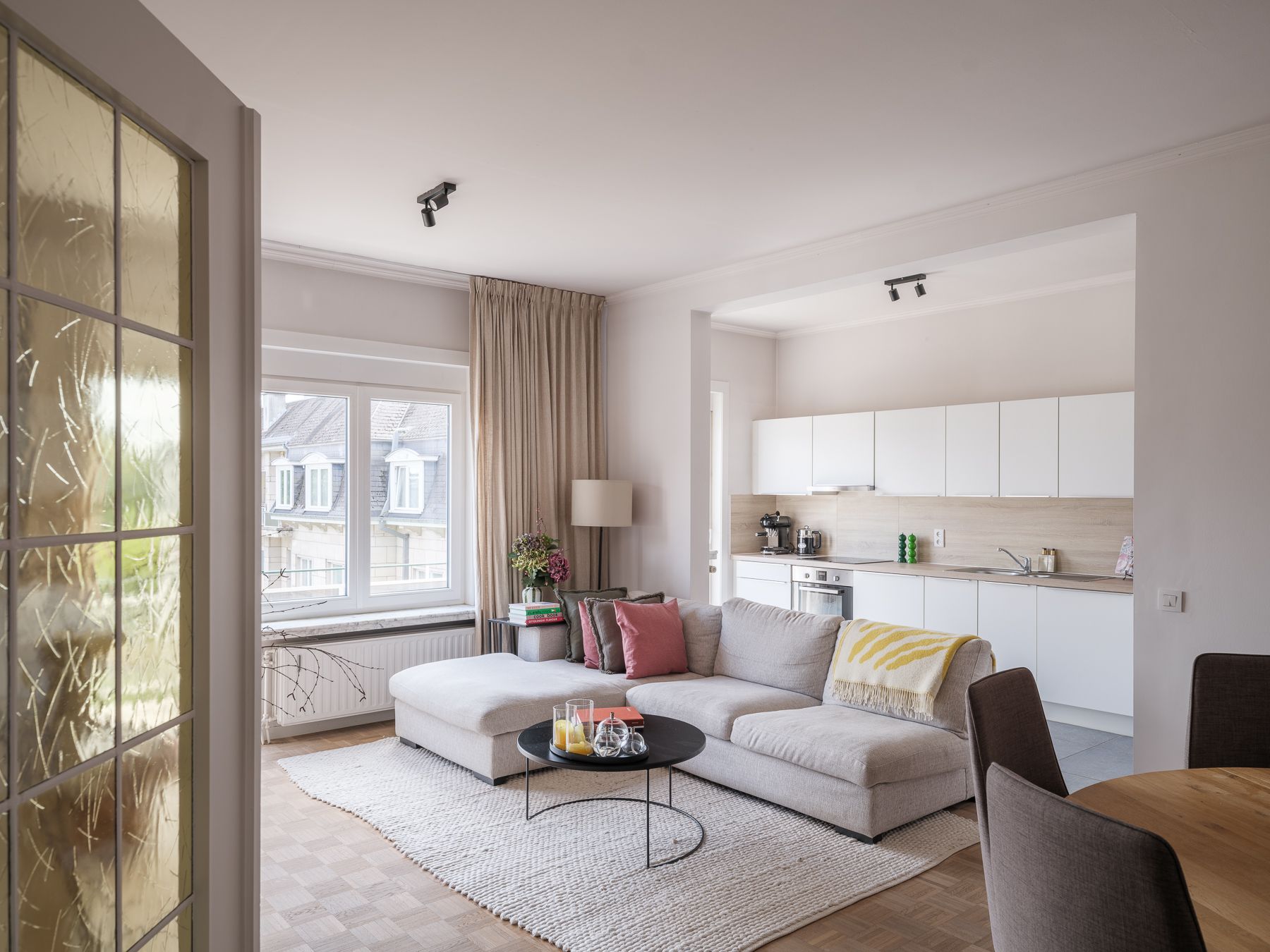 Charmevol tweeslaapkamer appartement met terras foto {{pictureIndex}}