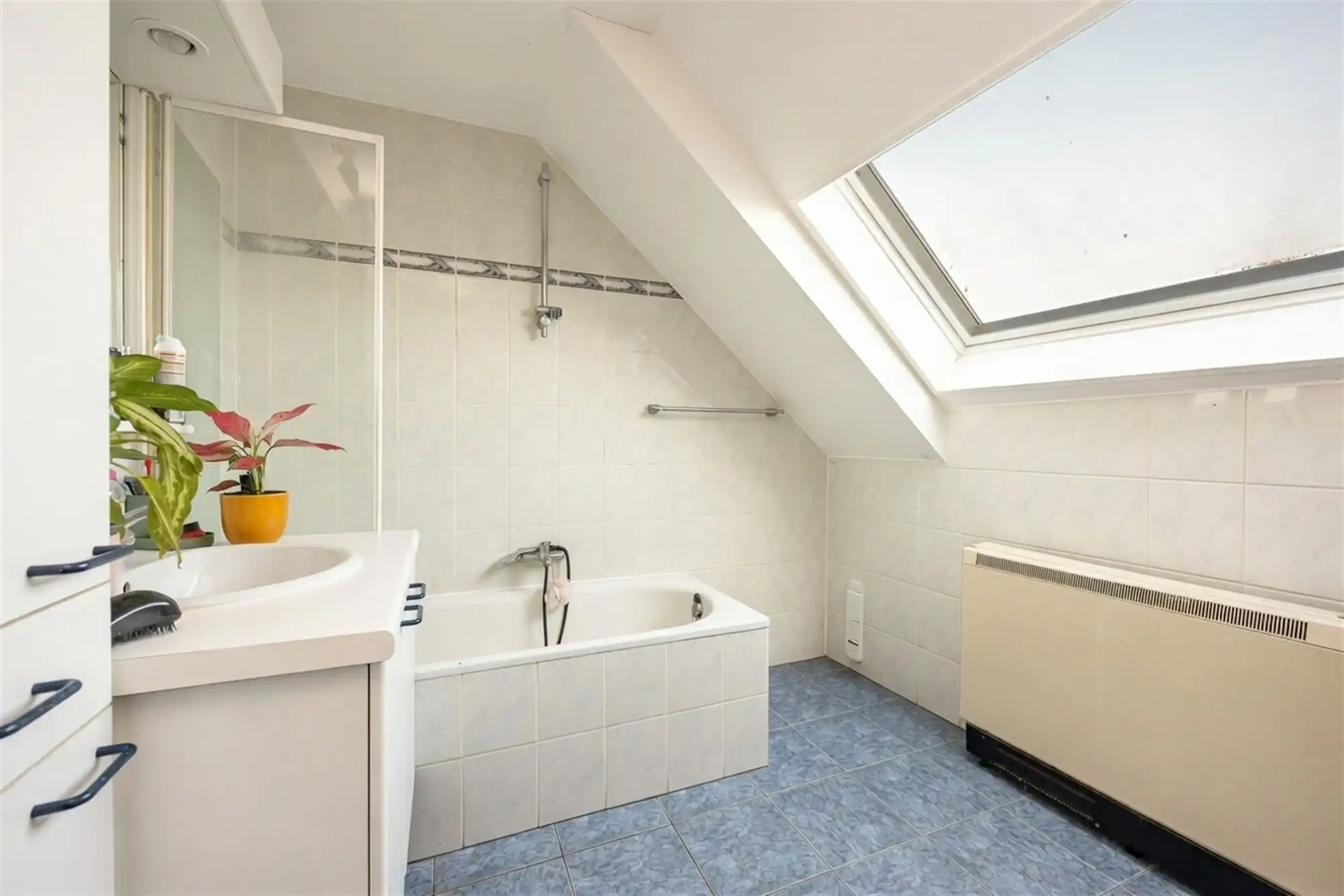 Cozy dakappartement inclusief autostaanplaats foto 8