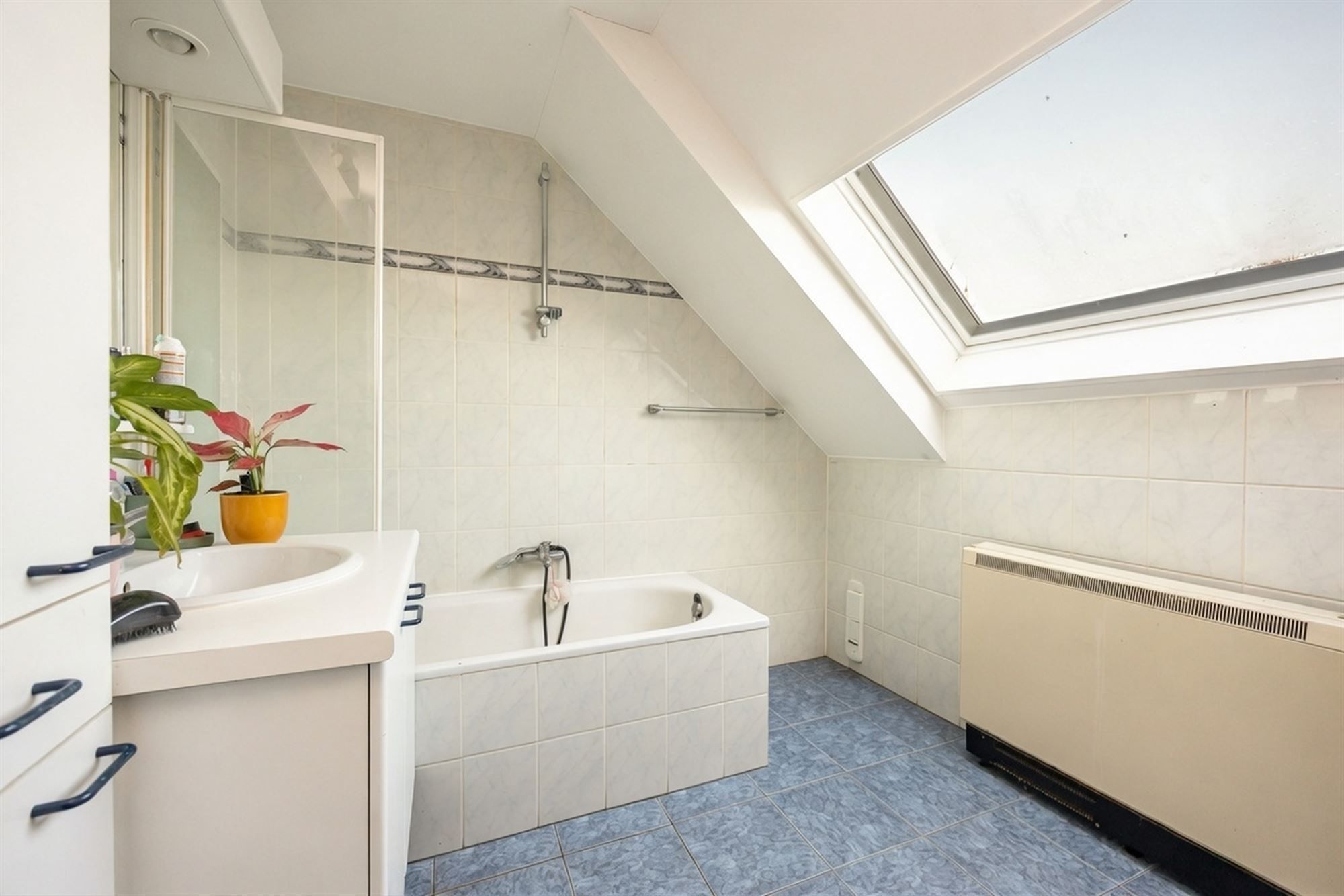 Cozy dakappartement inclusief autostaanplaats foto 8