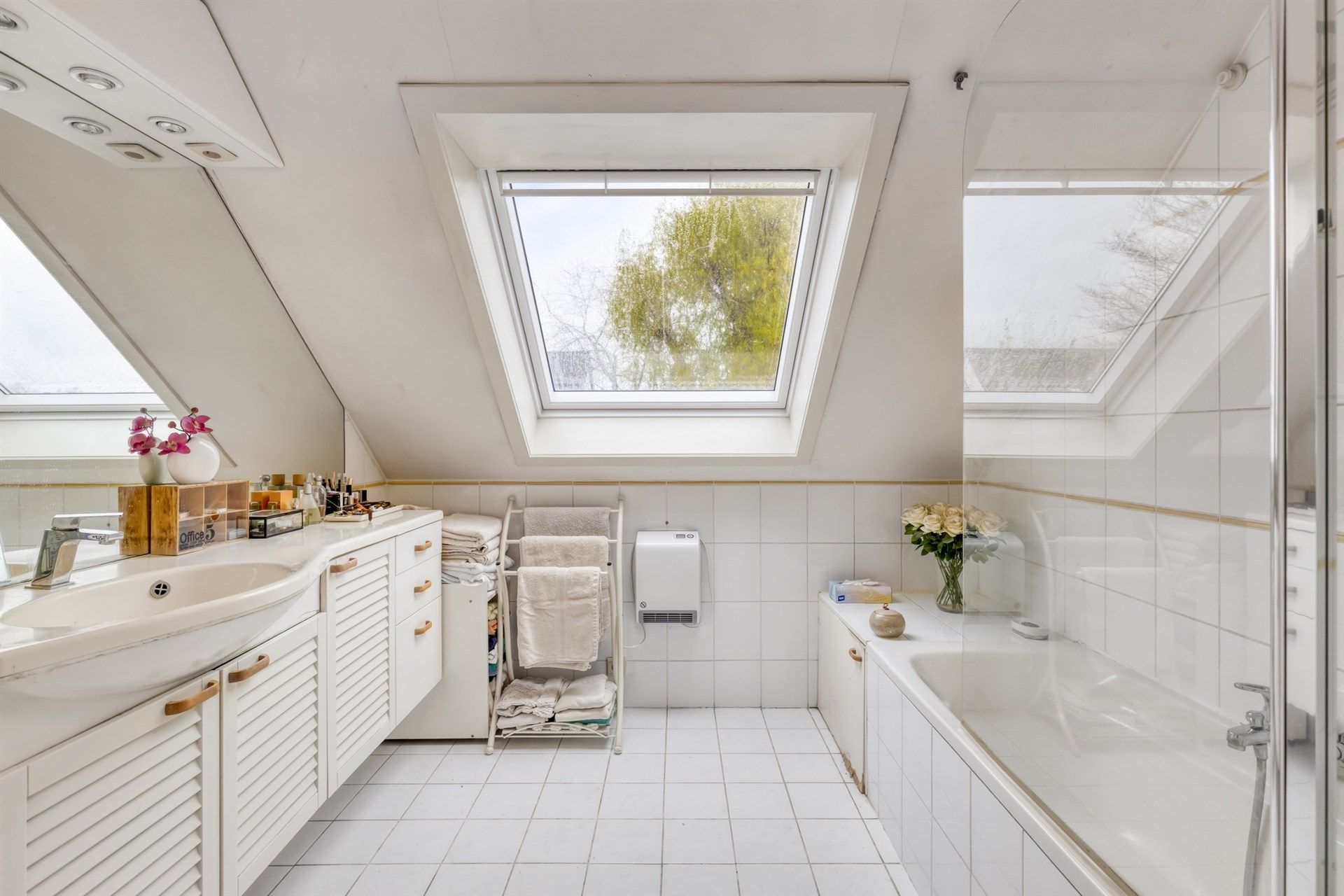 Woning met 4 slaapkamers in een rustige woonwijk foto 10