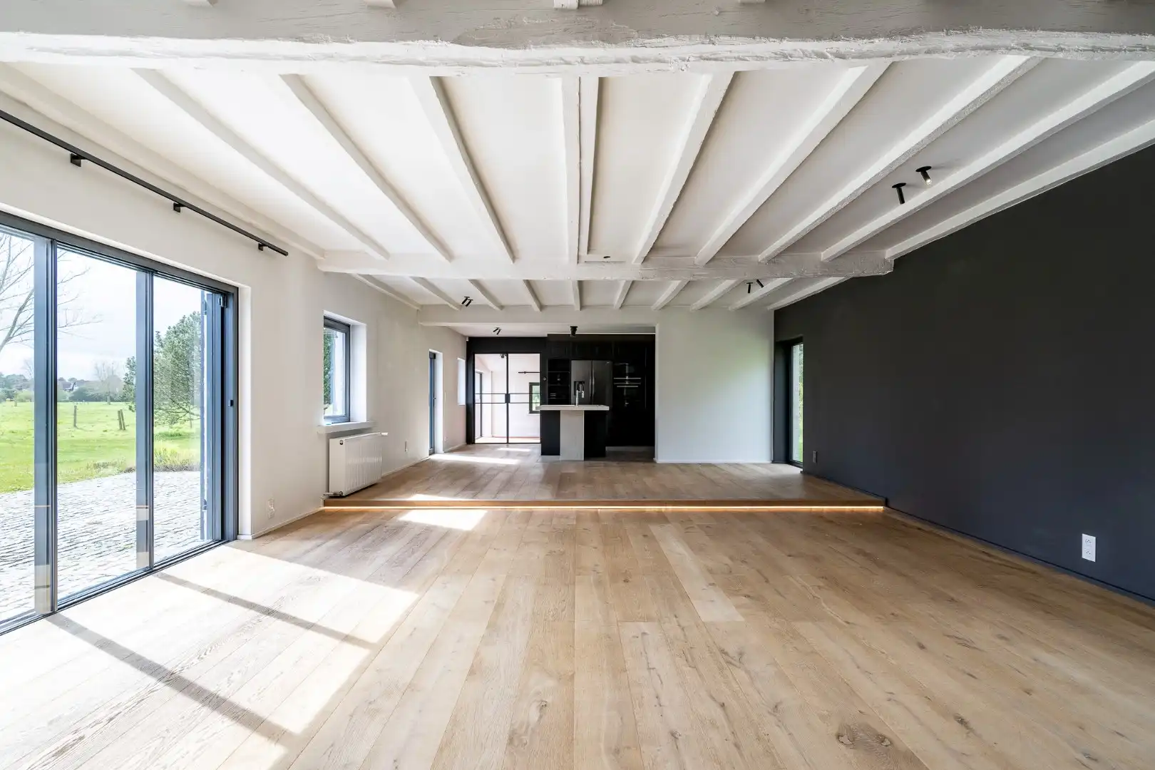 Exclusieve karaktervolle woning op een enorm perceel met 4 slaapkamers, super grote tuin met prachtig zicht op de polders foto 6