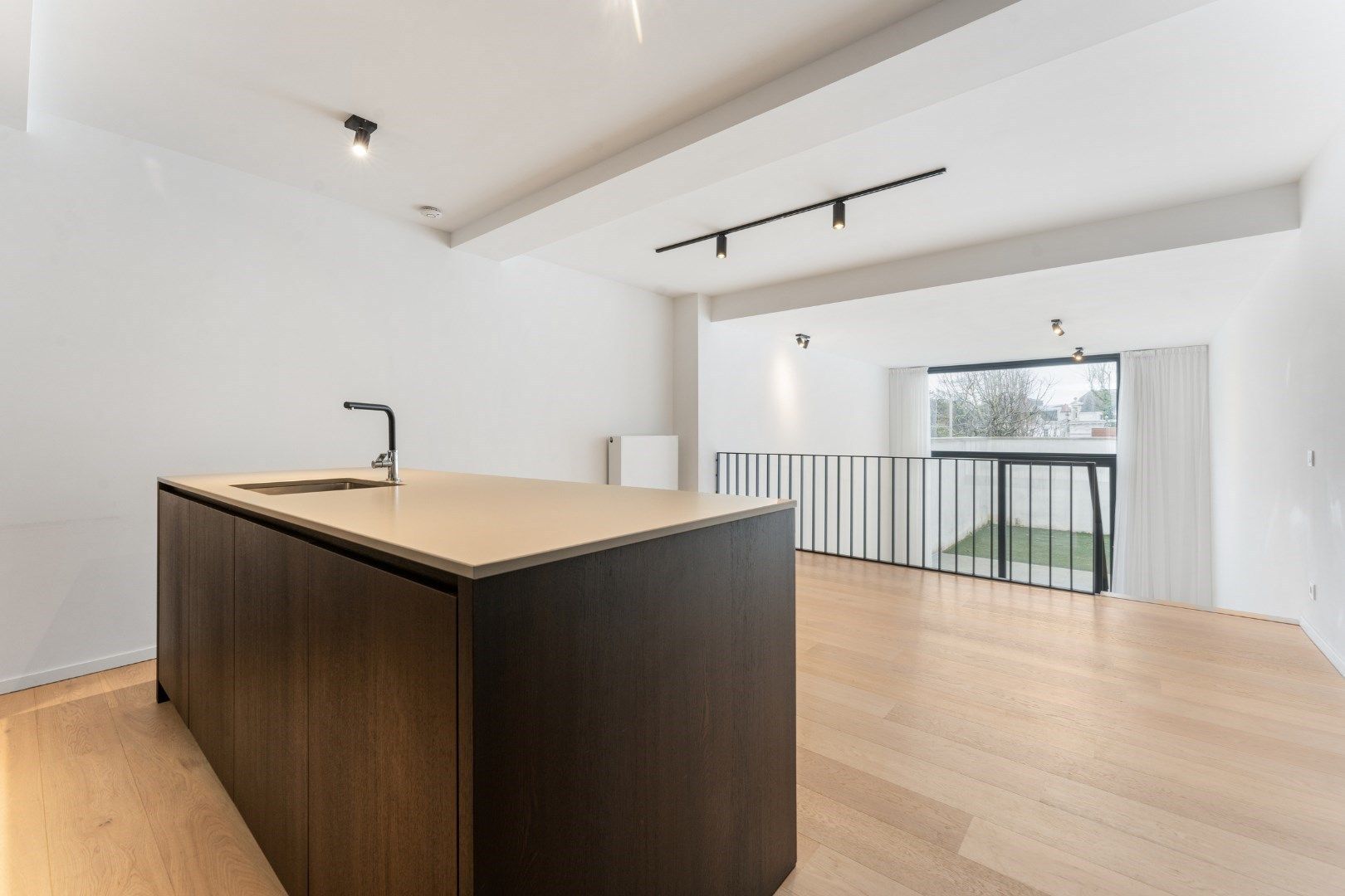 Schitterend villa-appartement aan het van Duyseplein foto 4