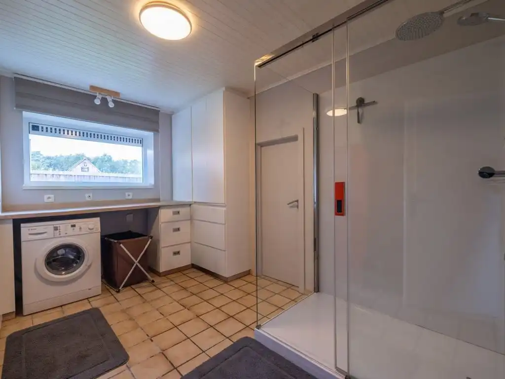 Verzorgde vrijstaande woning, grotendeels gerenoveerd foto 24