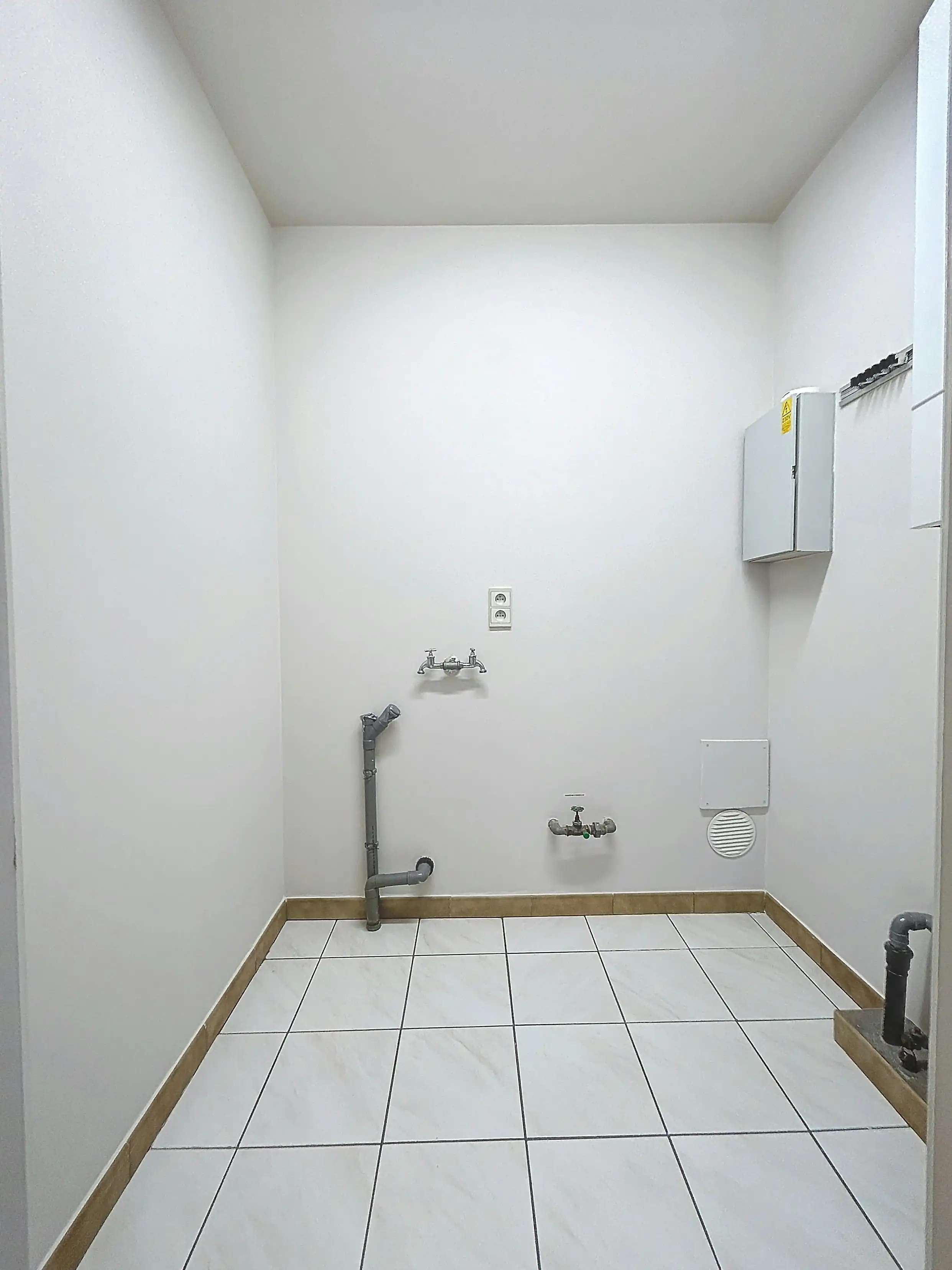  Instapklaar 2-slaapkamerappartement in centrum Kortrijk foto 7