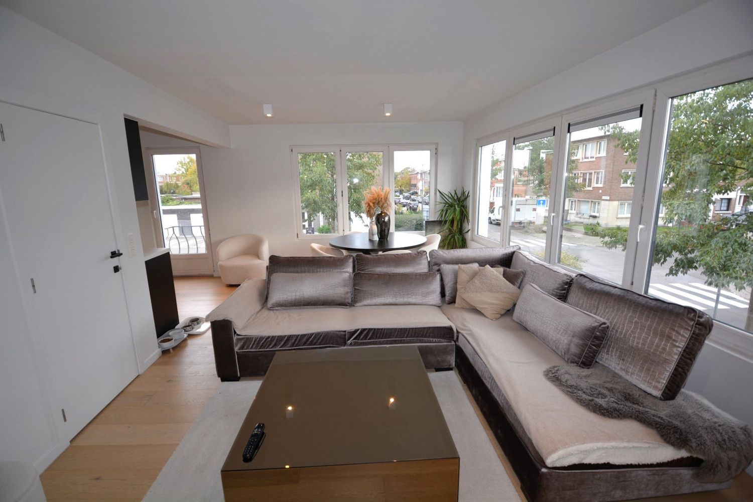 GERENOVEERD APPARTEMENT MET 2 SLAAPKAMERS! foto 2