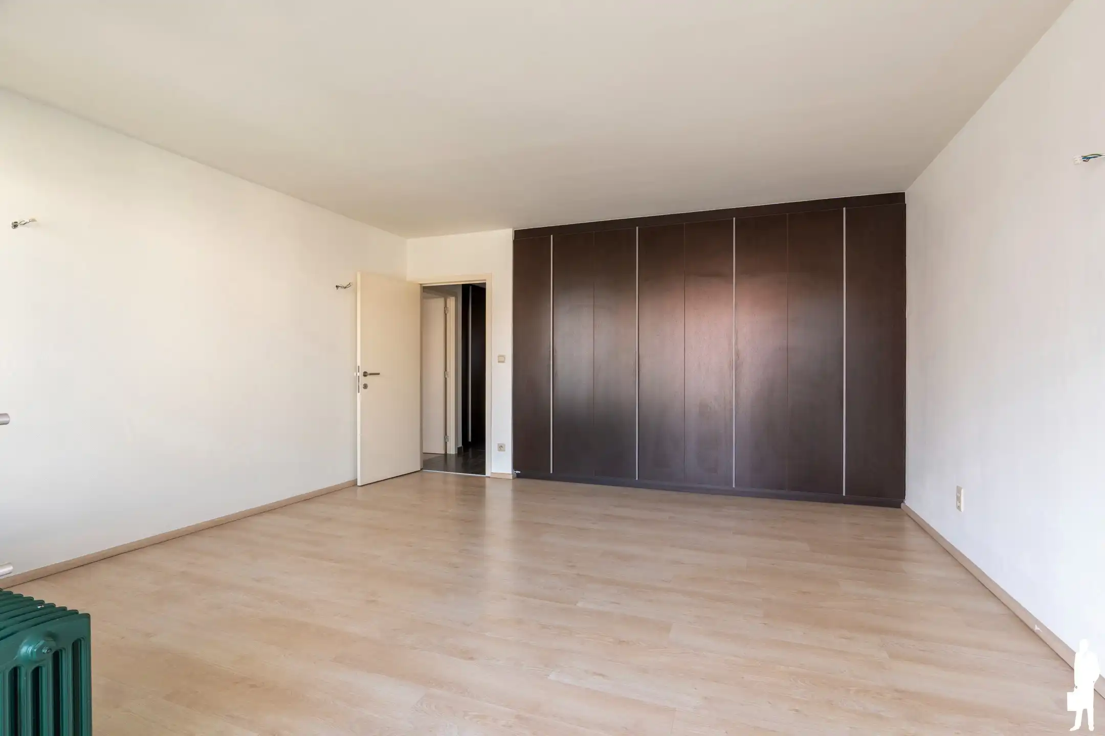 Ruim appartement met 2 slaapkamers, parking en groot terras foto 14