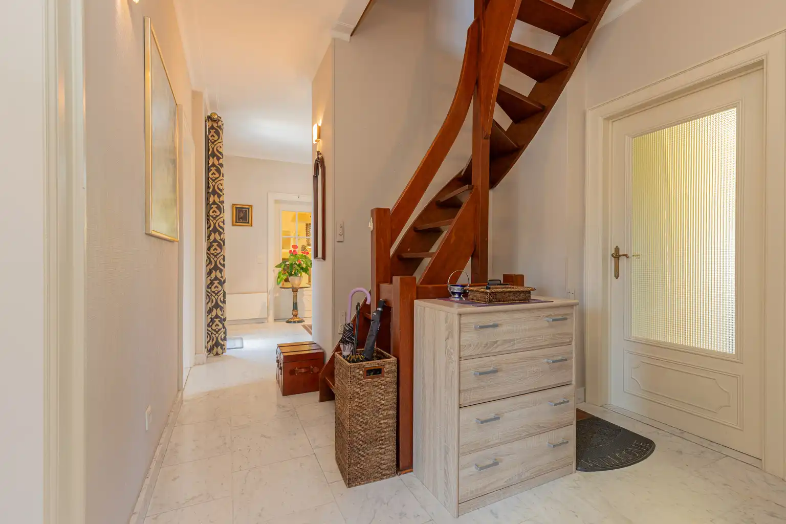 Open bebouwing met 4 slpks en veel opbergruimte! foto 3