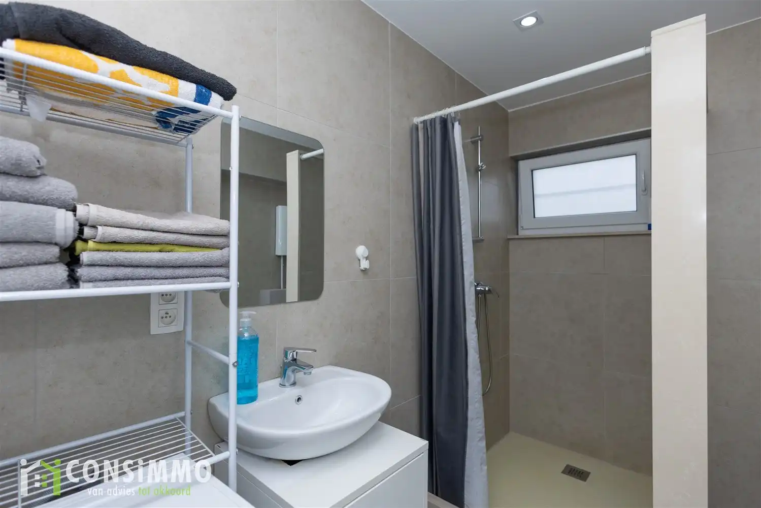 Instapklaar appartement met 3 slaapkamers en overdekt terras in Genk foto 29