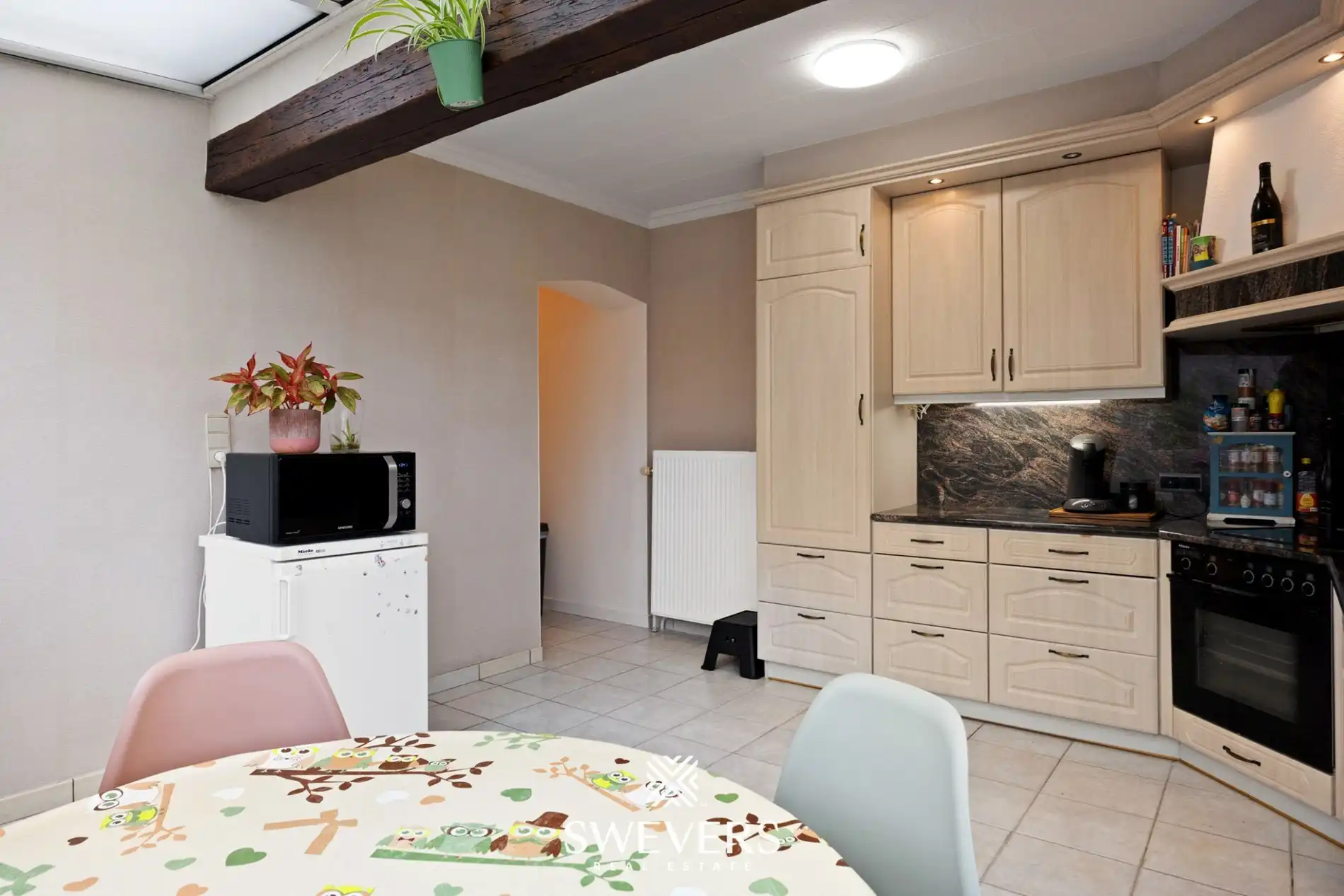 Open bebouwing met 3 slaapkamers en garage in rustige straat foto 12