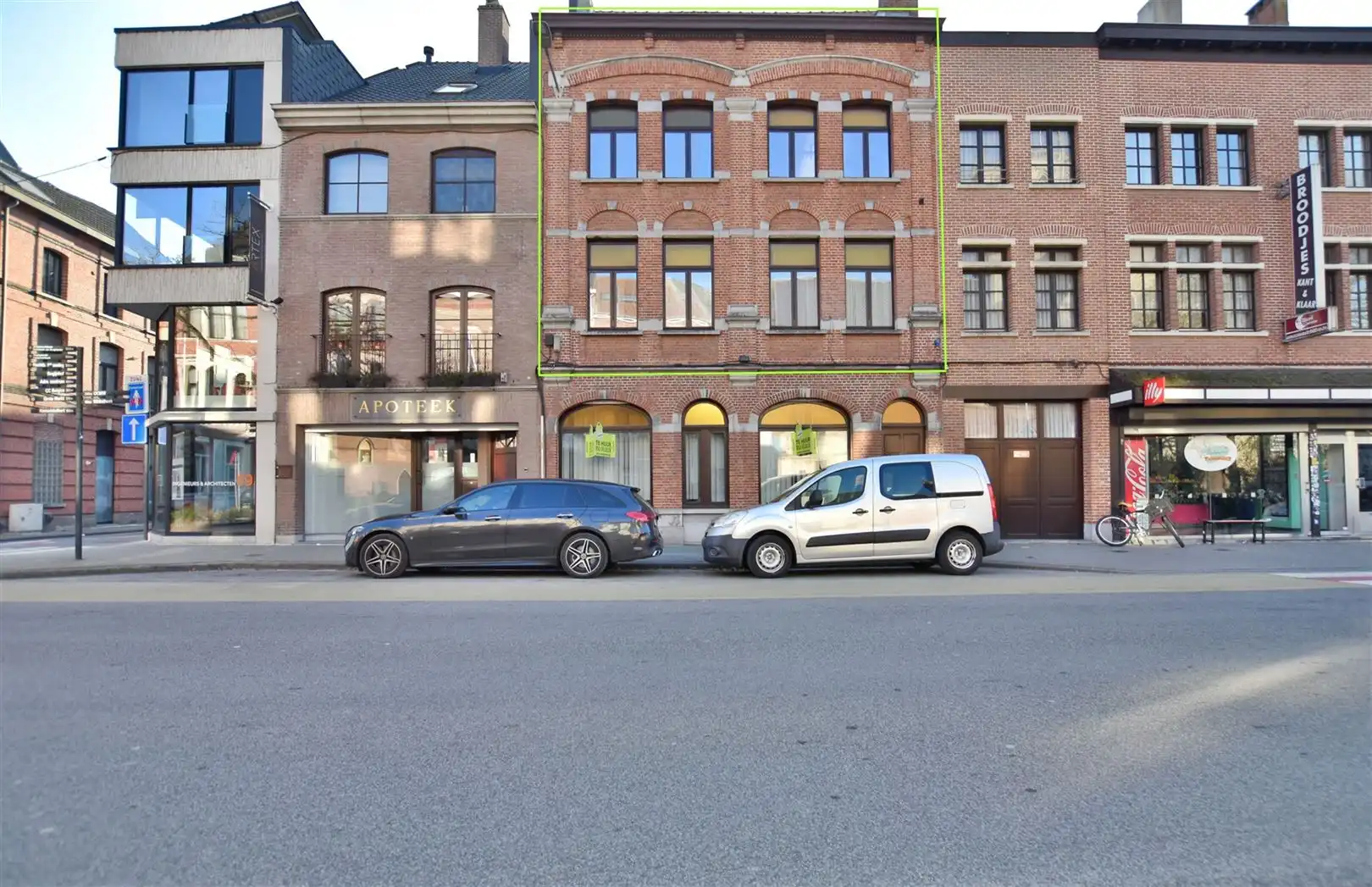 Opbrengsteigendom met 2 entiteiten gelegen in het hartje van centrum Dendermonde  foto {{pictureIndex}}