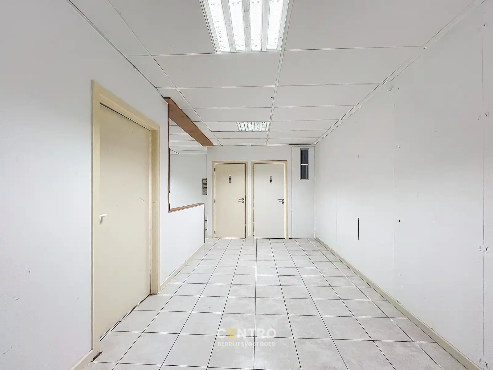 Unieke kantoor- en winkelruimten van ± 450m² te Roeselare - dicht bij de Grote Markt aan héél AANTREKKELIJKE prijs! foto 15