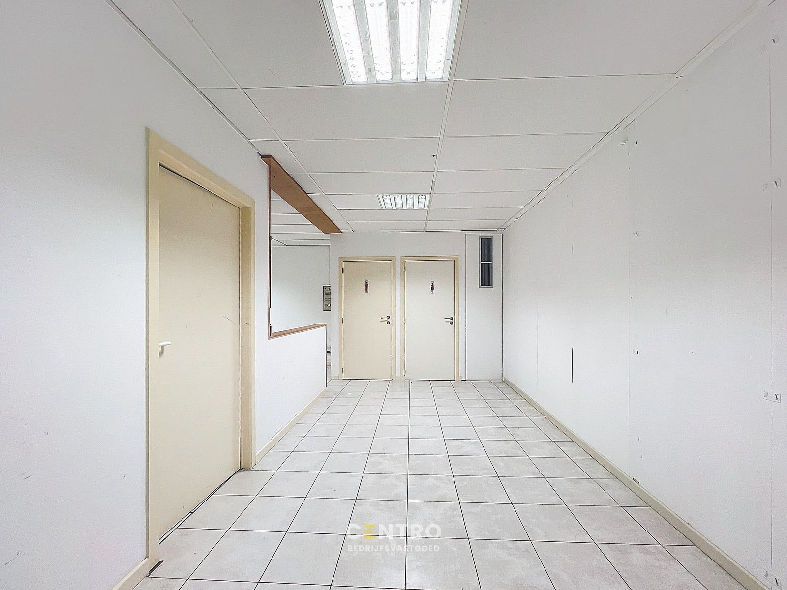 Unieke kantoor- en winkelruimten van ± 450m² te Roeselare - dicht bij de Grote Markt aan héél AANTREKKELIJKE prijs! foto 15