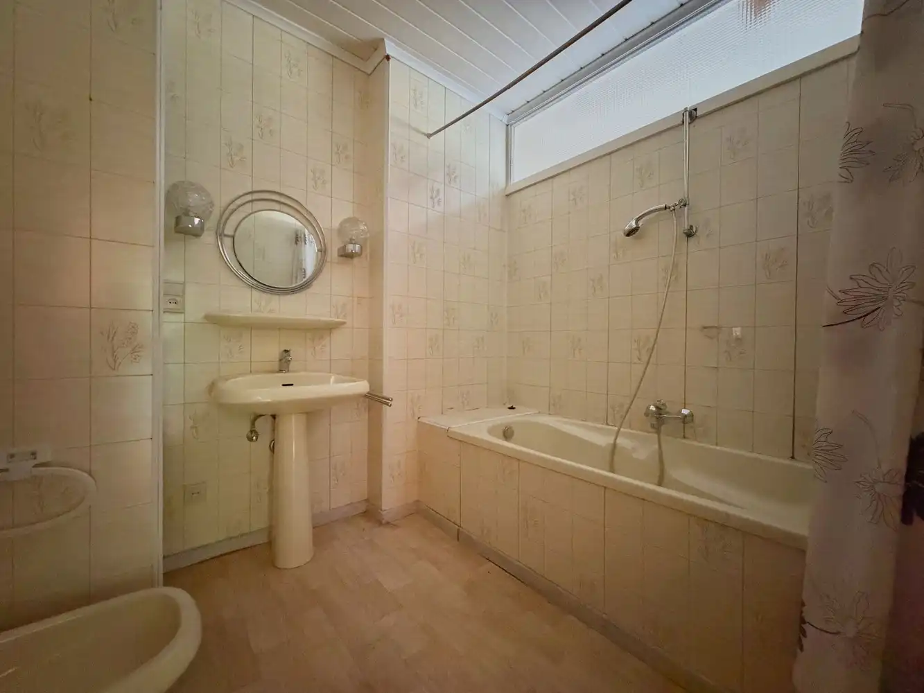 Ruime woning met polyvalente ruimte, zonnige tuin en tal van mogelijkheden foto 10