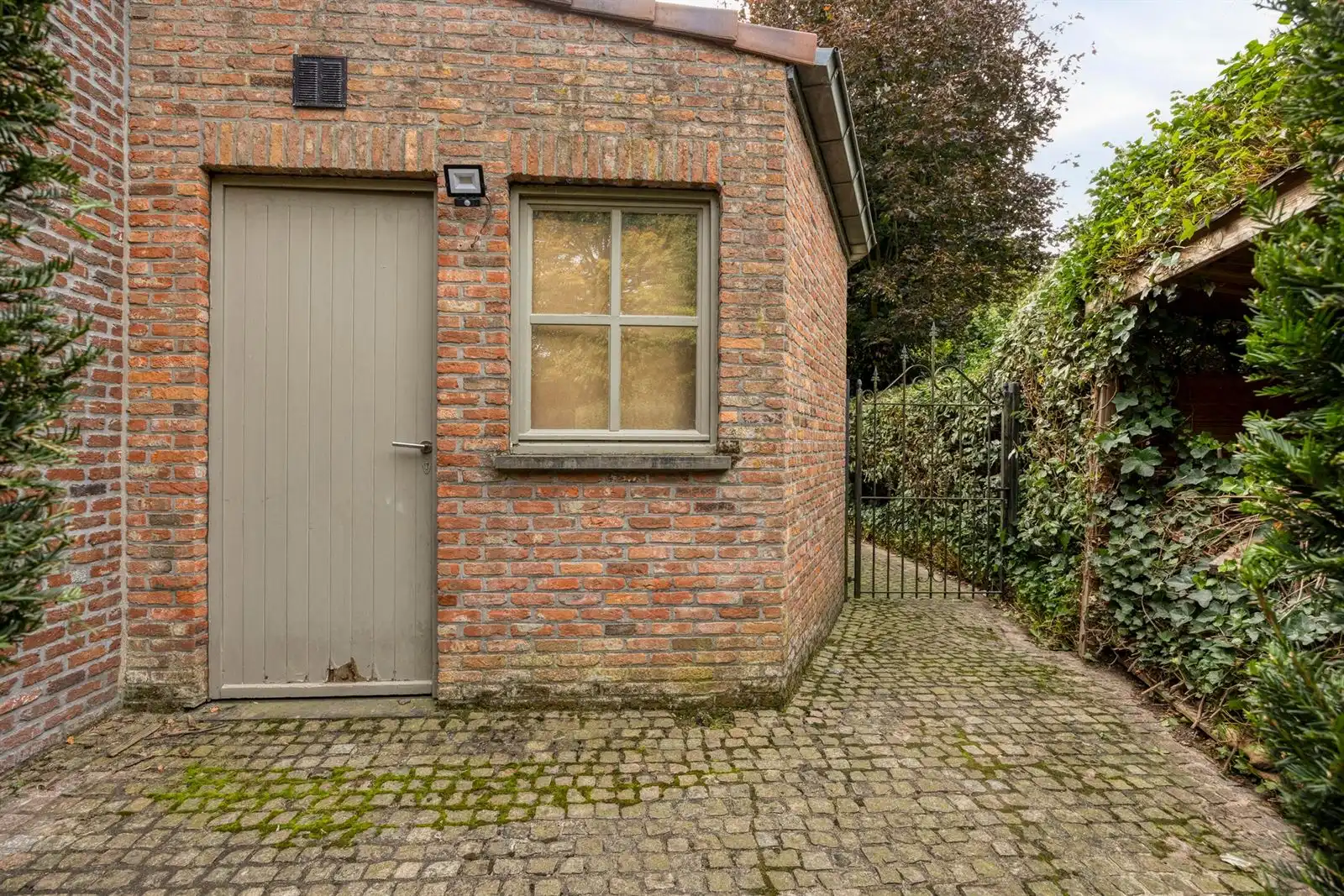 Prachtige open bebouwing met 3 slaapkamers, bureau en ruime tuin op toplocatie te Lint foto 34