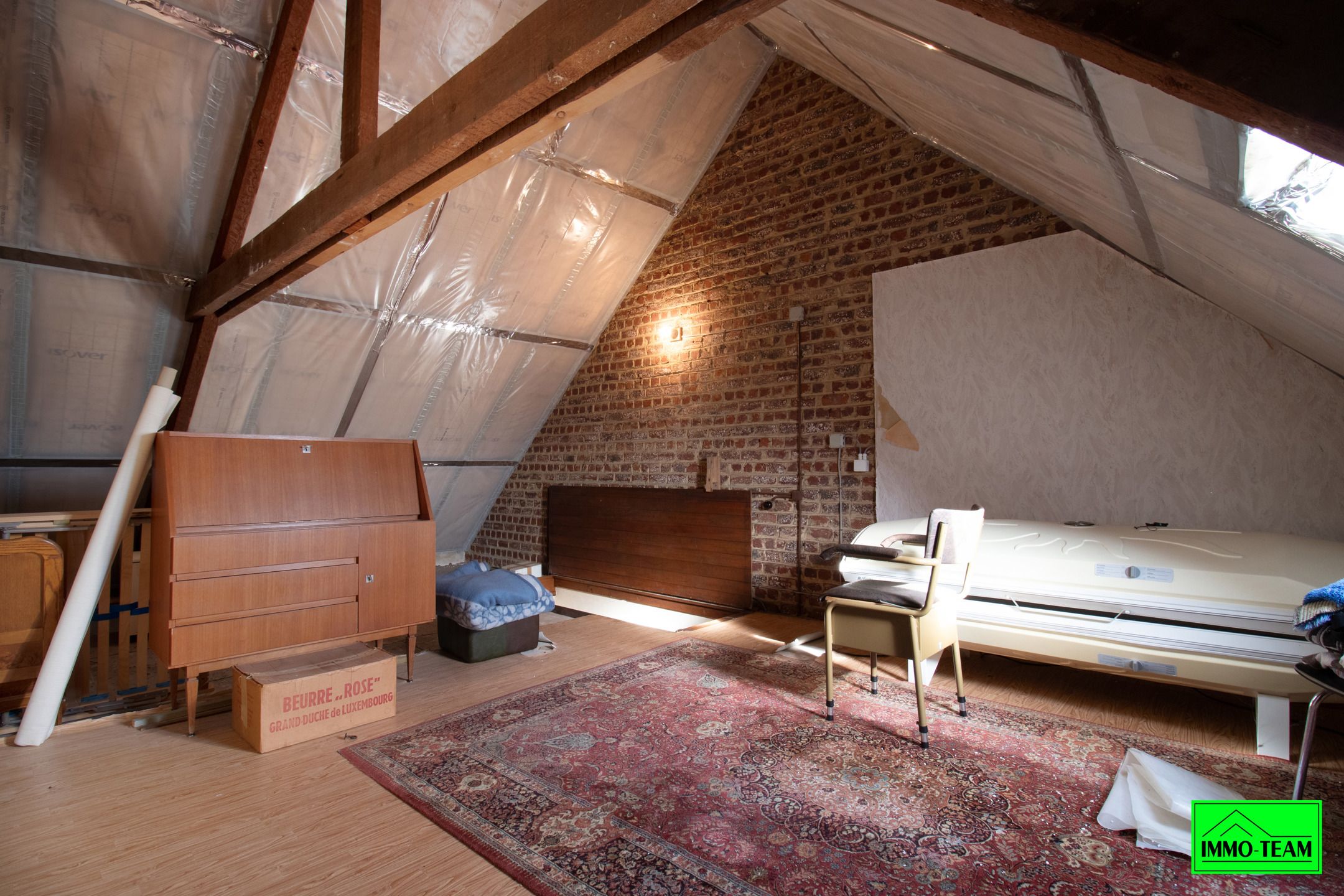 Op te frissen gezinswoning met ruime tuin en garage foto 14