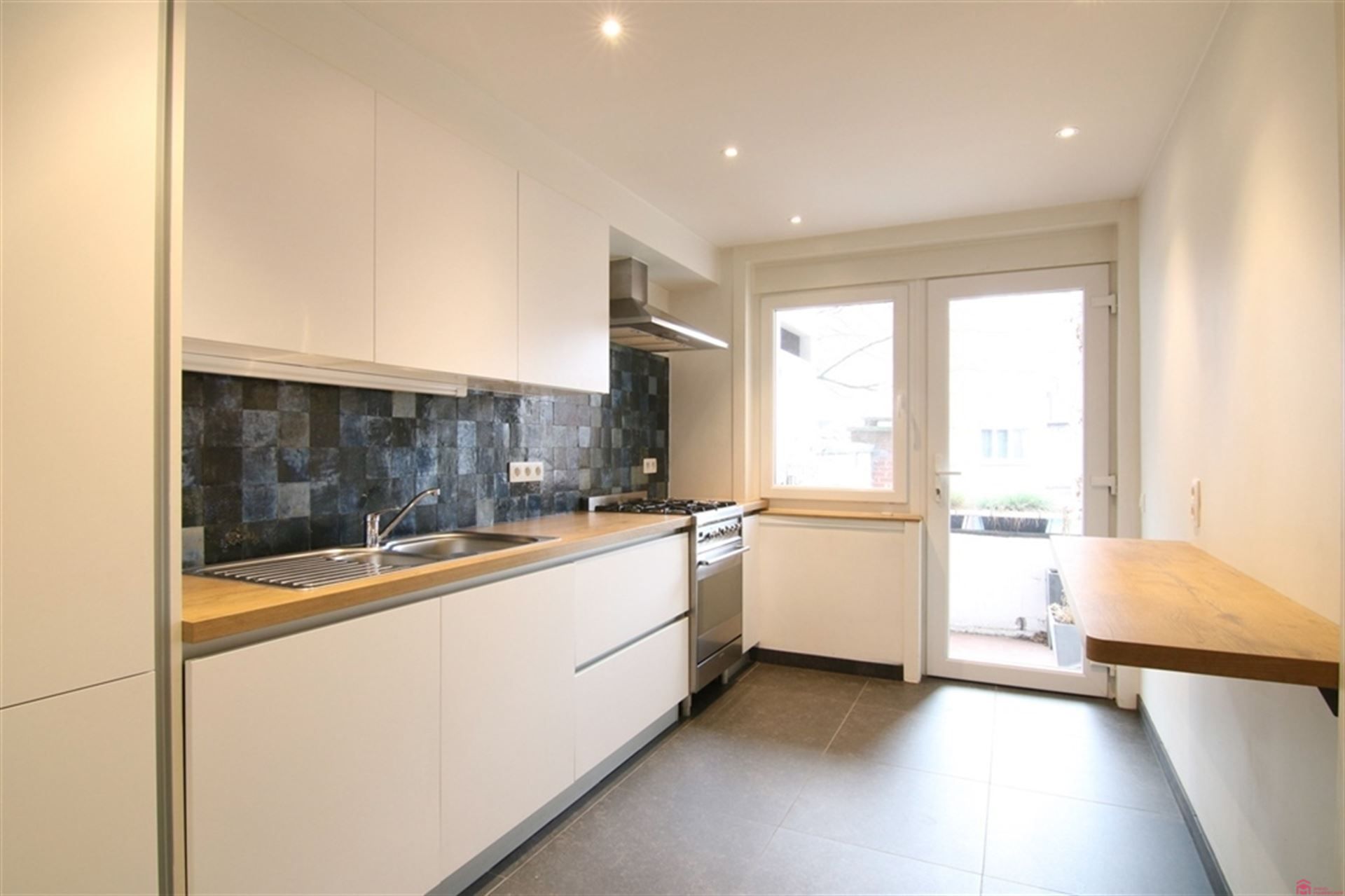 Mooi vernieuwd appartement centrum Kortrijk foto 6