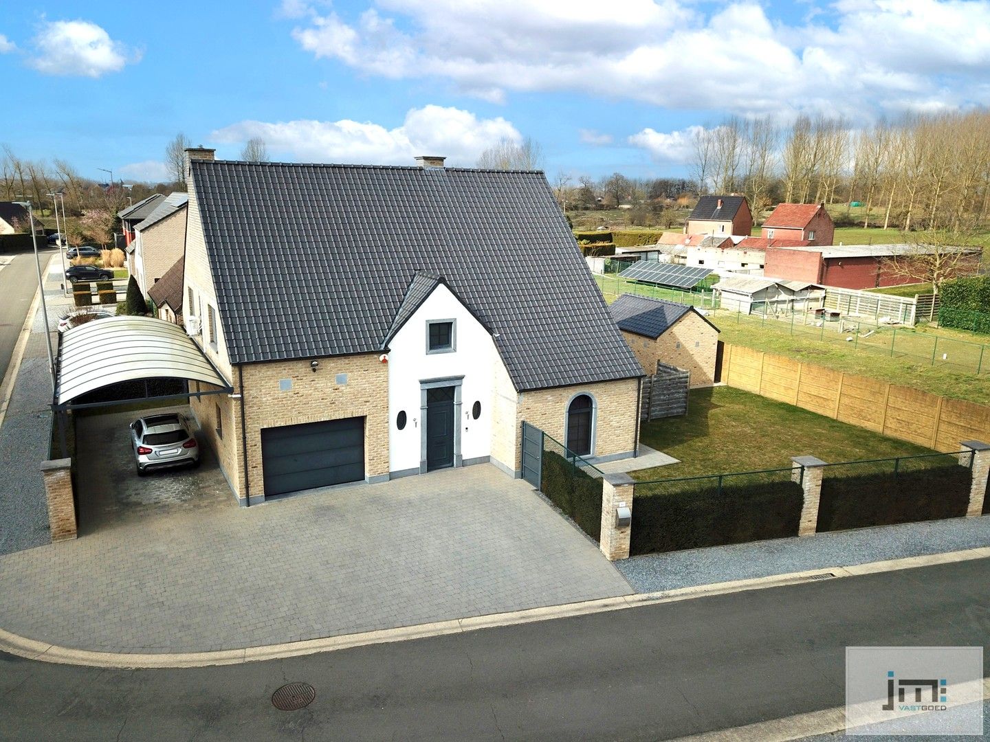 Perfect onderhouden woning foto {{pictureIndex}}