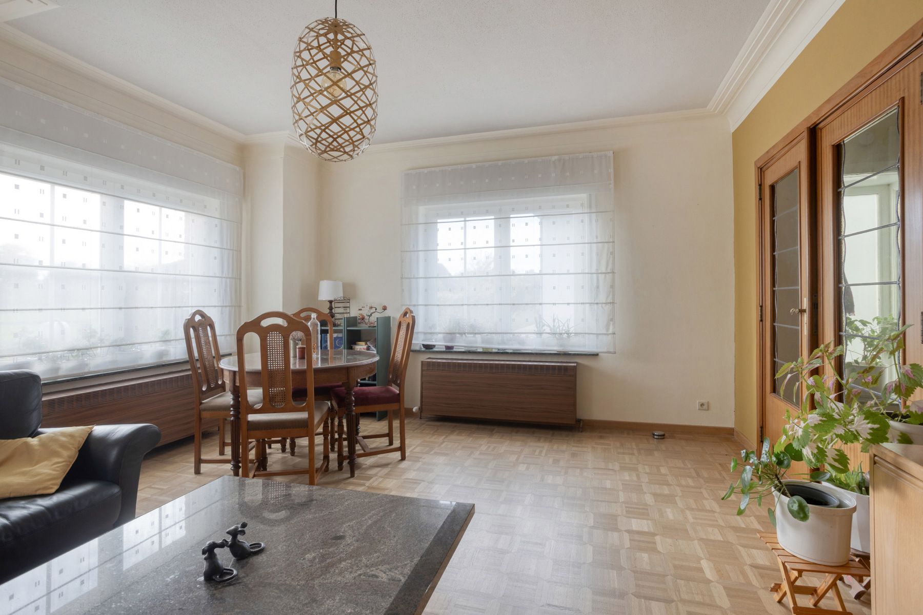 Te moderniseren halfopen woning met tuin en garage foto 5