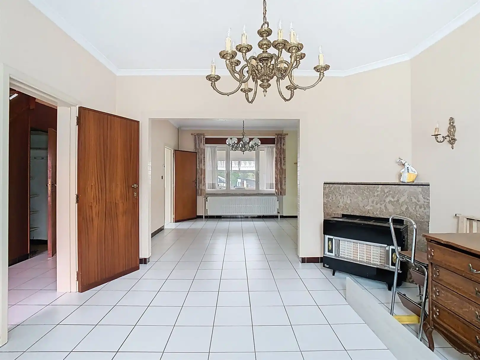 Mooi te renoveren 3-gevel woning!! foto 2