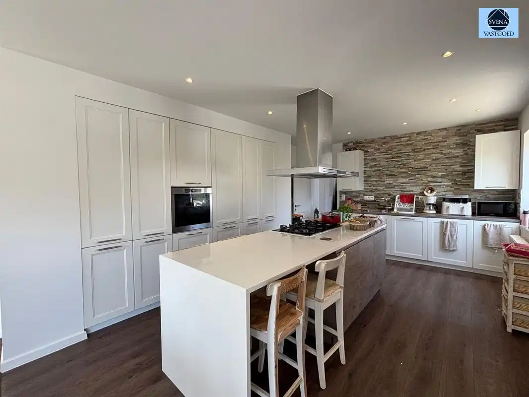 VERNIEUWDE WONING MET 4 SLAAPKAMERS EN TUIN  foto 5