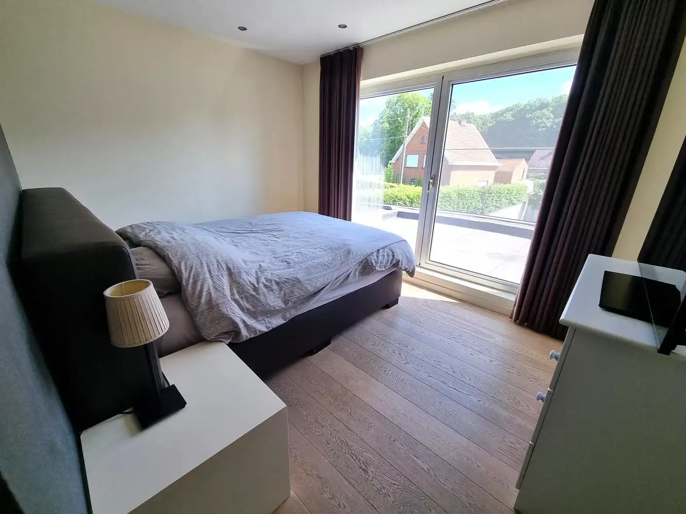 Prachtige villa woning, 5 slks, rustig gelegen met zonnige, diepe tuin voorzien van zwembad en poolhouse. foto 17