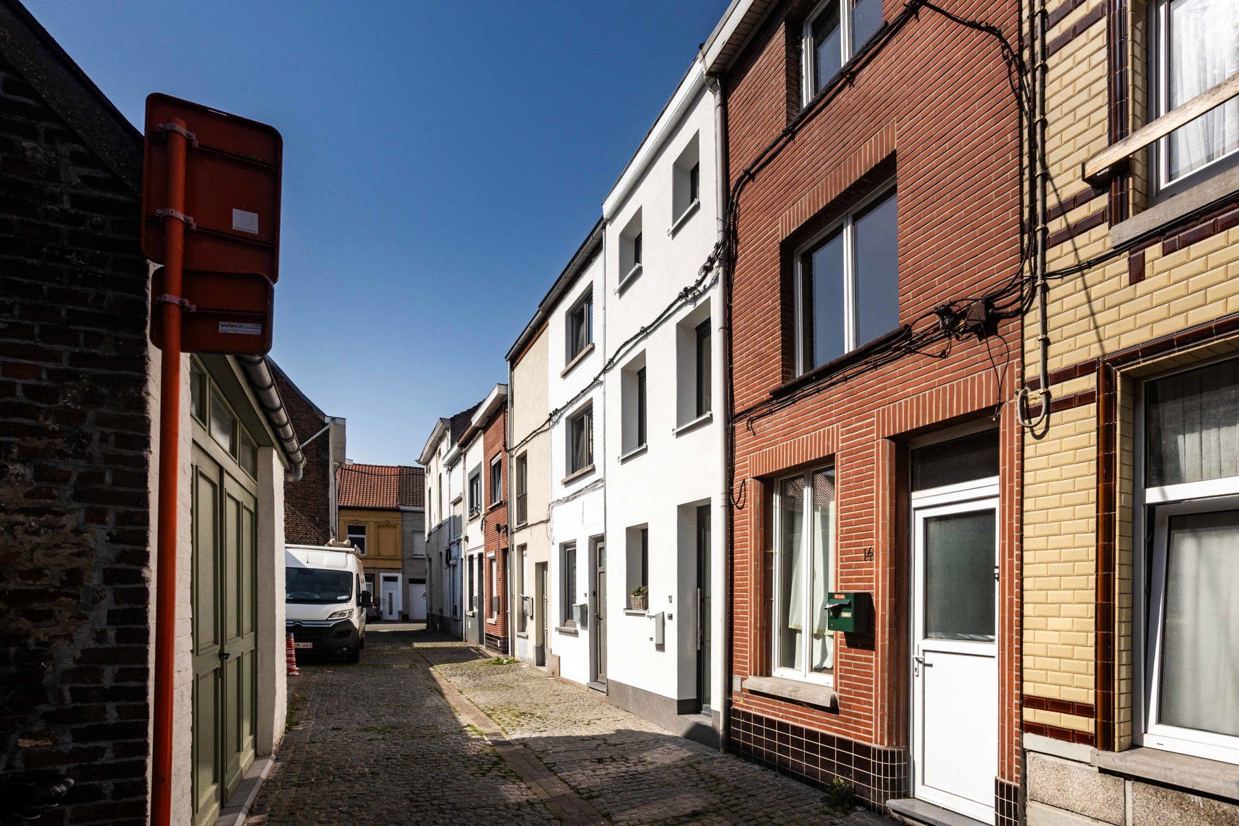 Instapklare, totaal gerenoveerde rijwoning met tuin foto 17