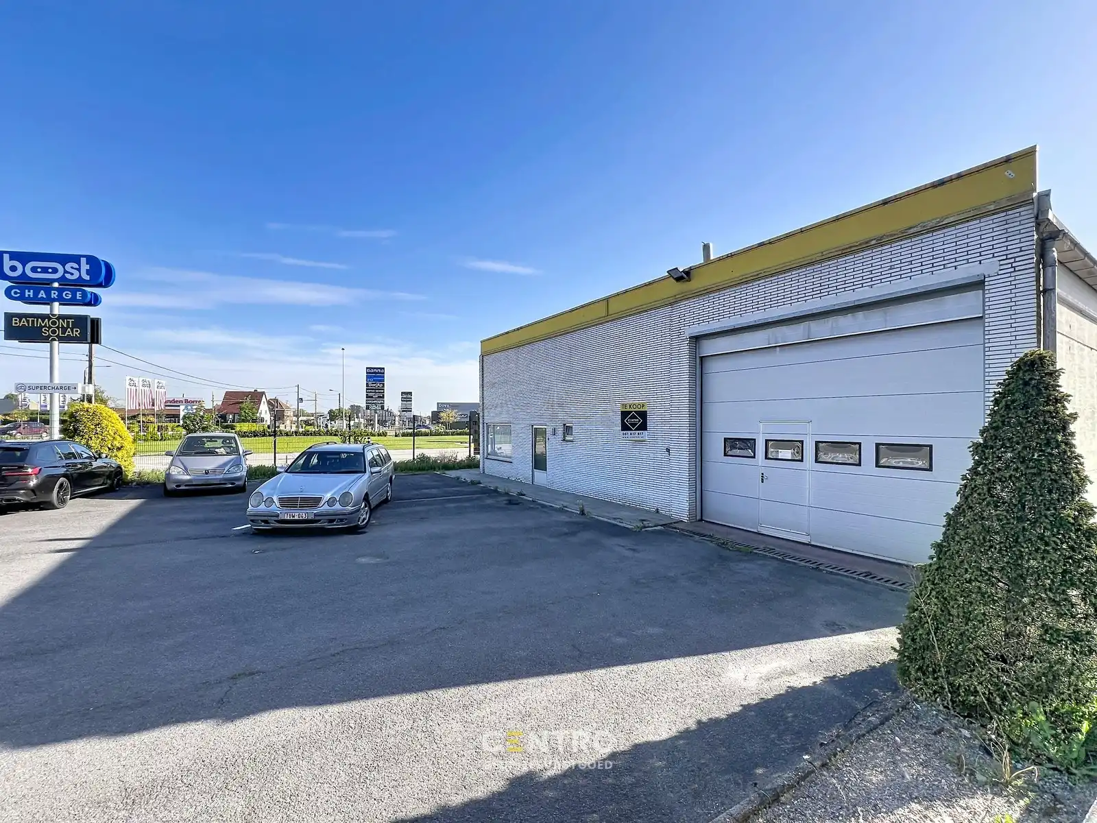 Commercieel gebouw (460m²) met verhard buitenterrein (heden AUTOWERKPLAATS) met uitbreidingsmogelijkheden en VEEL PASSAGE ! foto 3