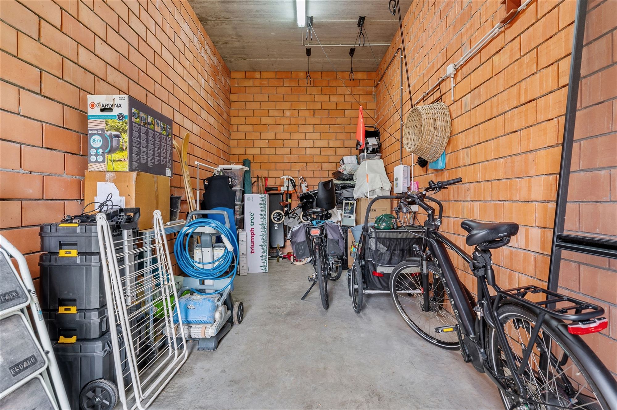 PRACHTIG GERENOVEERDE WONING MET RUIME GARAGE OP IDEALE LIGGING! foto 30