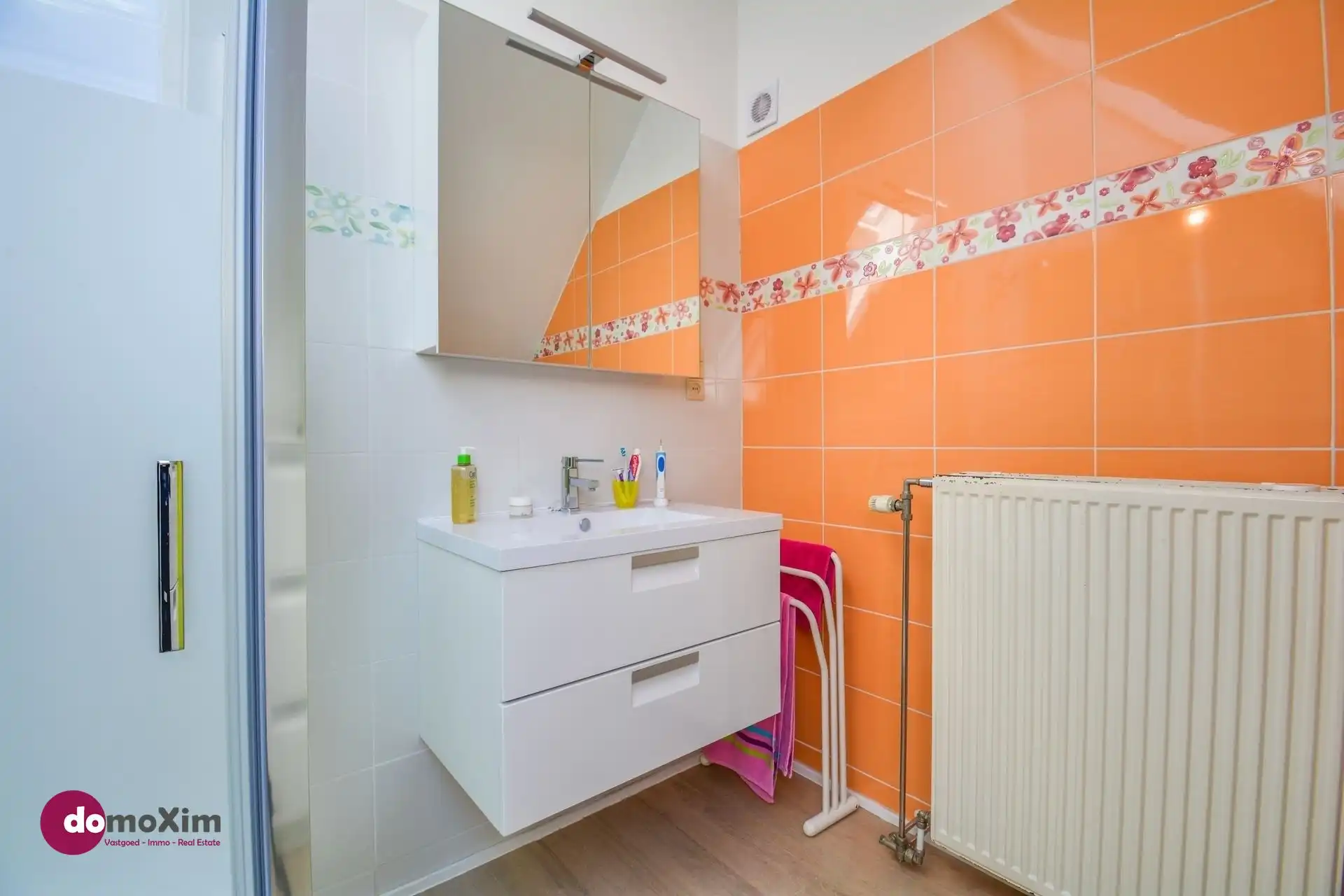 Charmante halfopen bebouwing met prachtige tuin en topligging aan de vaart foto 23