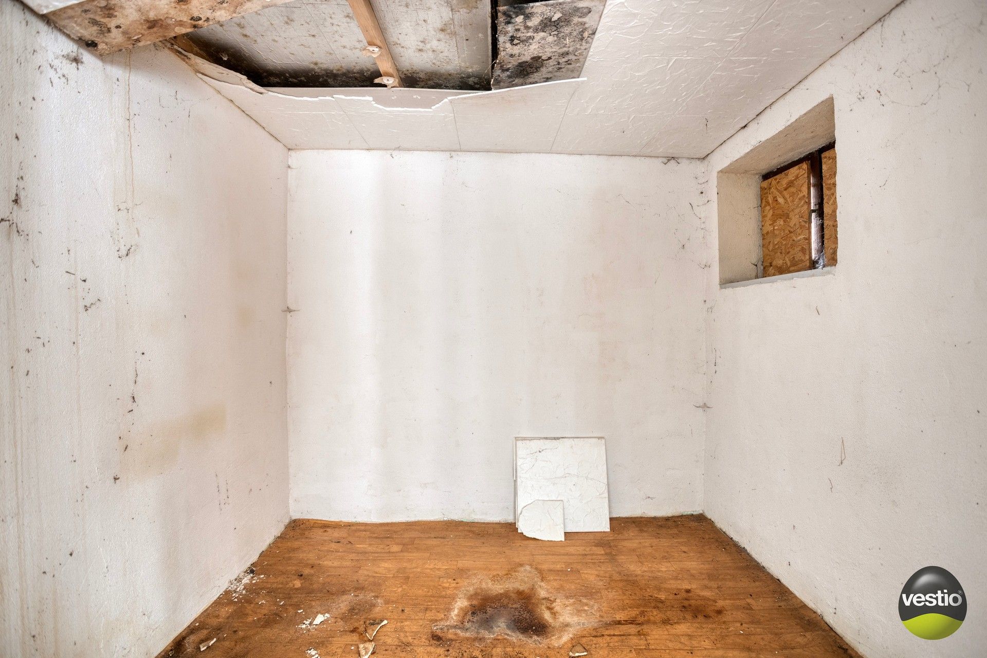 Beschermde langgestrekte vakwerkhoeve op zuid georiënteerd perceel van 15a 07ca. foto 8