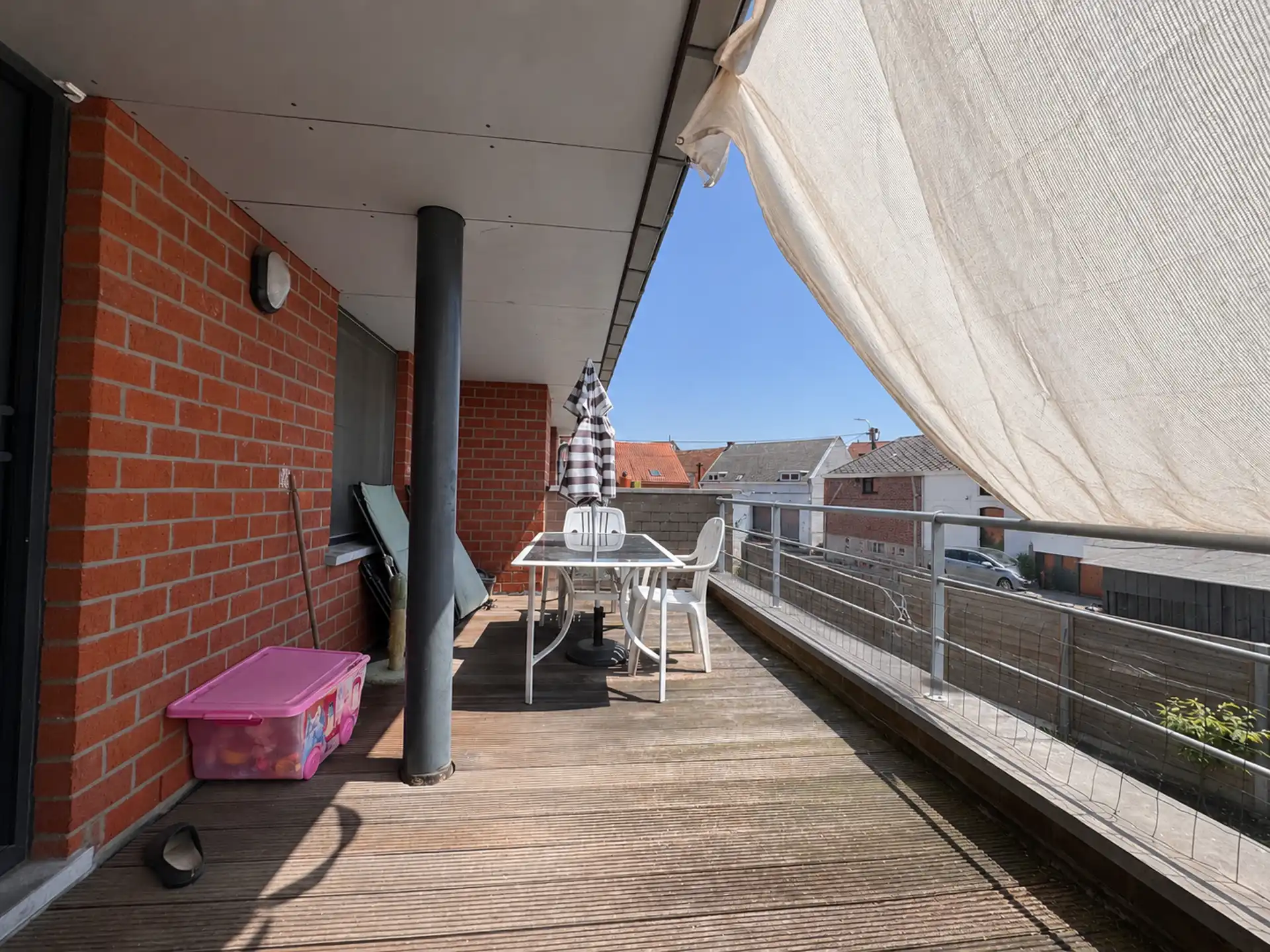 Ruim appartement met drie kamers en terras foto 15