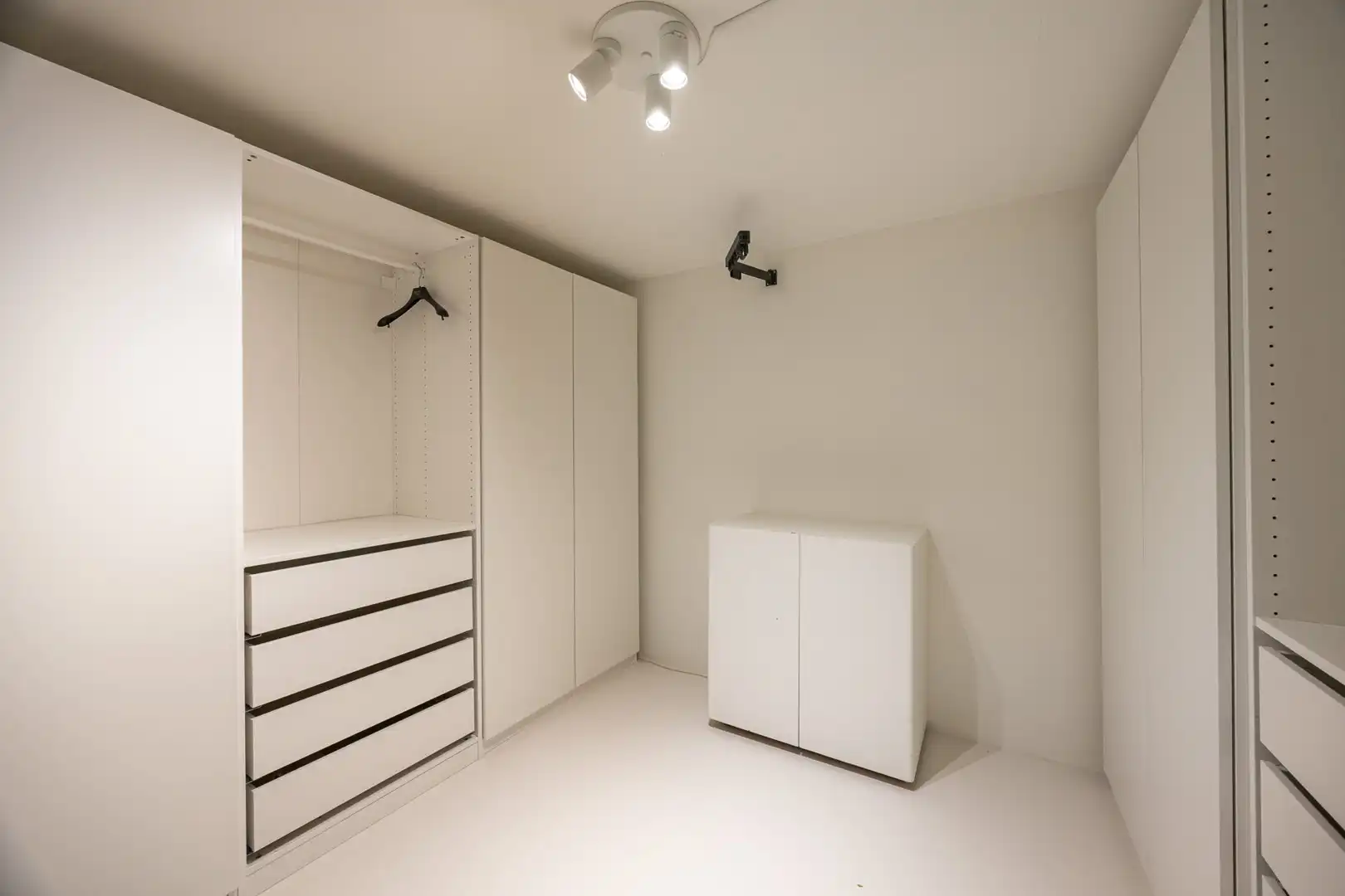 GEMEUBELD APPARTEMENT foto 9