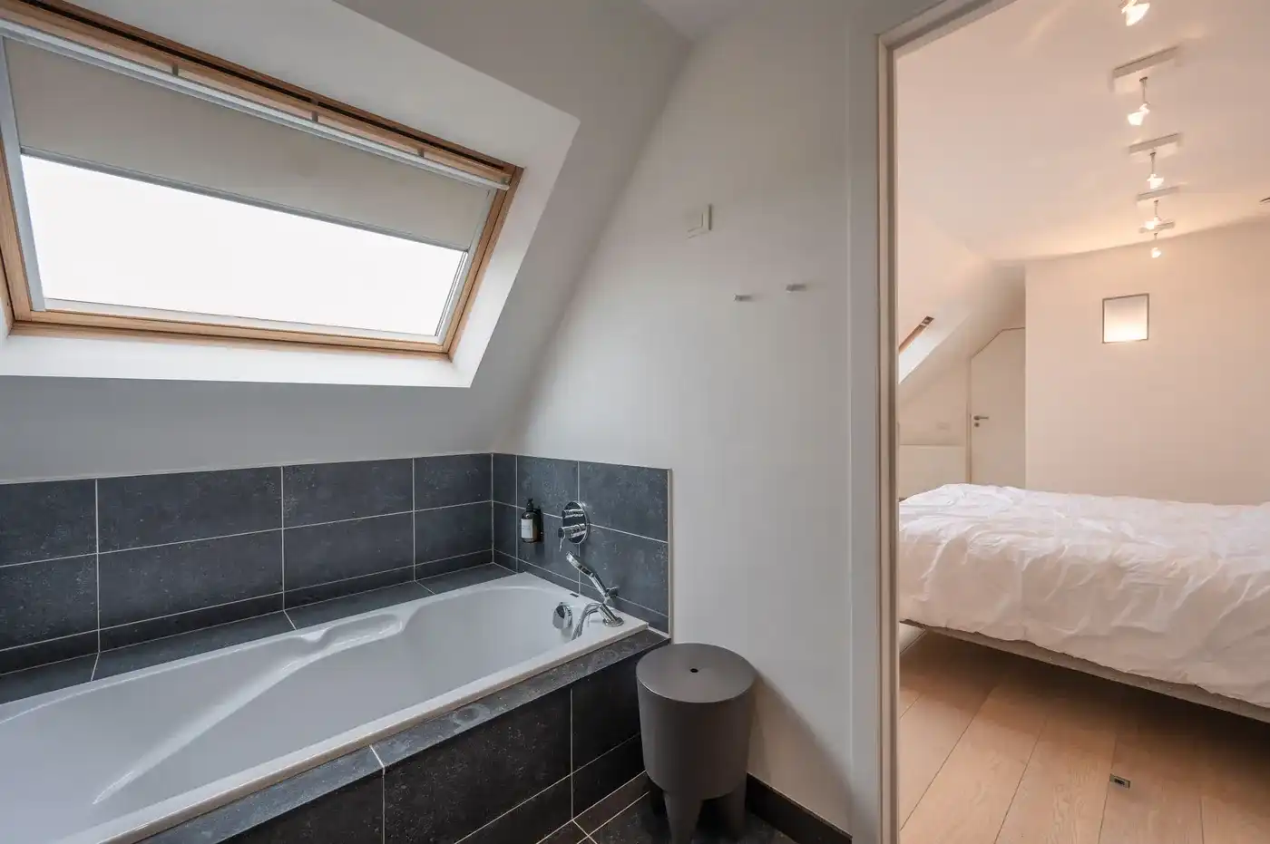 Zuidgericht en instapklaar 4-slaapkamerappartement, met 2 ruime terrassen. foto 23