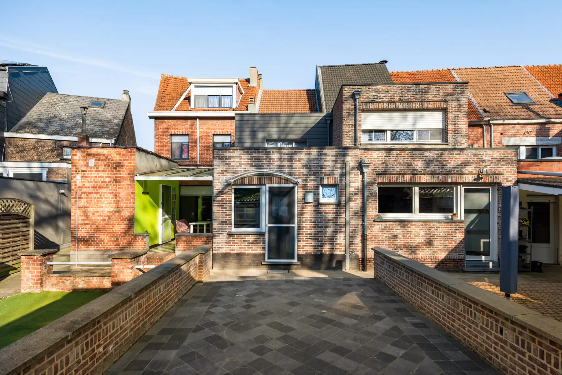 Instapklaar rijhuis met 2 slpk, terras en potentieel in Rumst foto 6