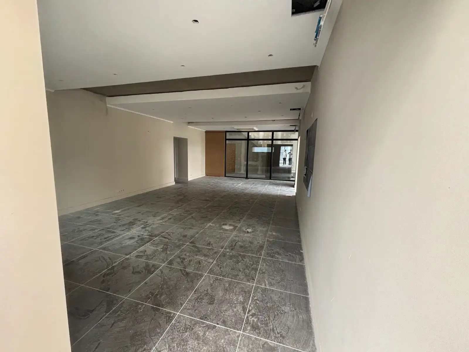 Baanwinkel 300 m² te huur Hannuit zichtlocatie foto 4