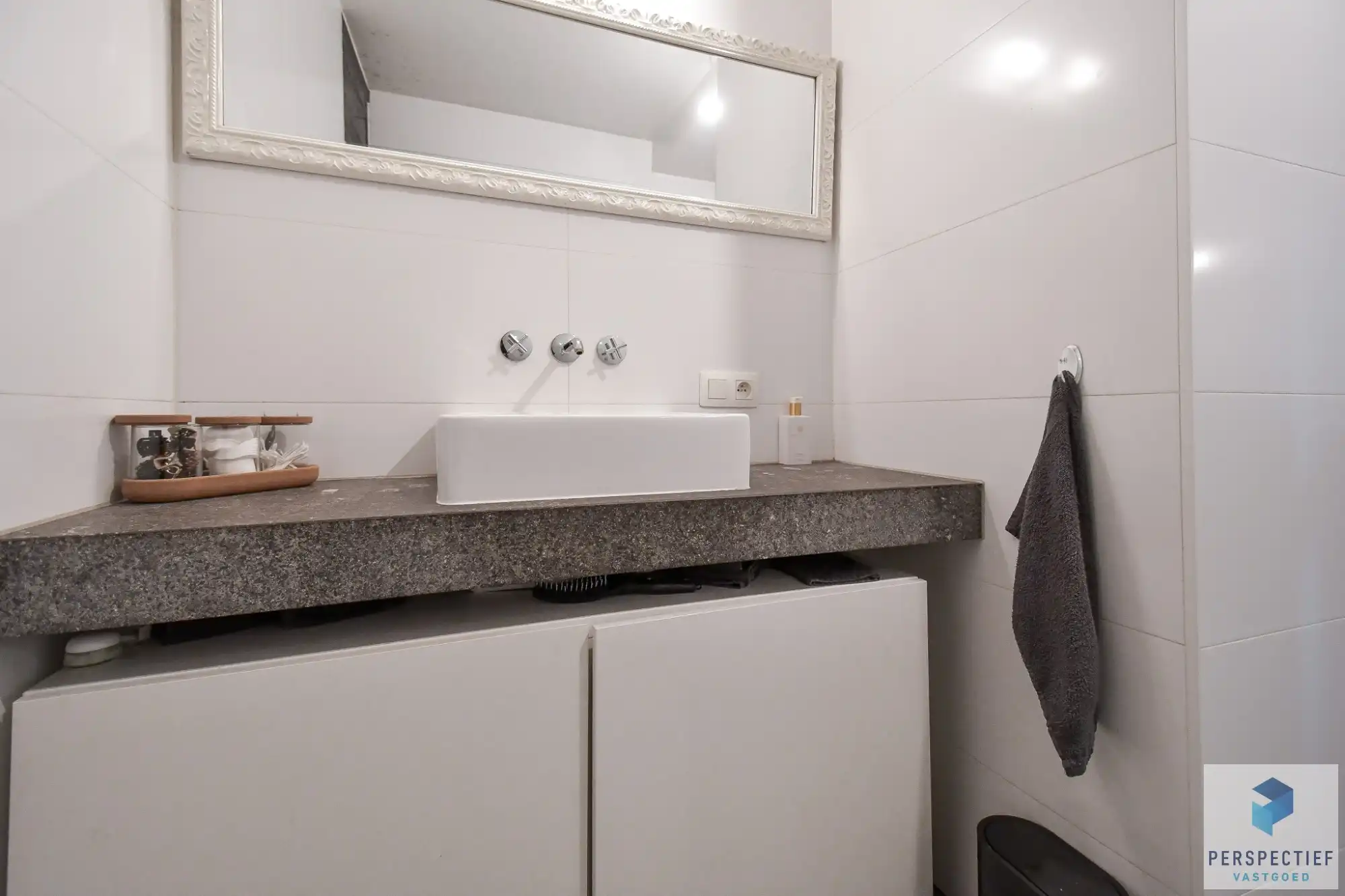 BEZOEKMOMENT WOENSDAG 26/08 VAN 17U TOT 18U30 | Ruim en modern woonappartement (bouwjaar 2020) met 2 slaapkamers en terras. foto 12