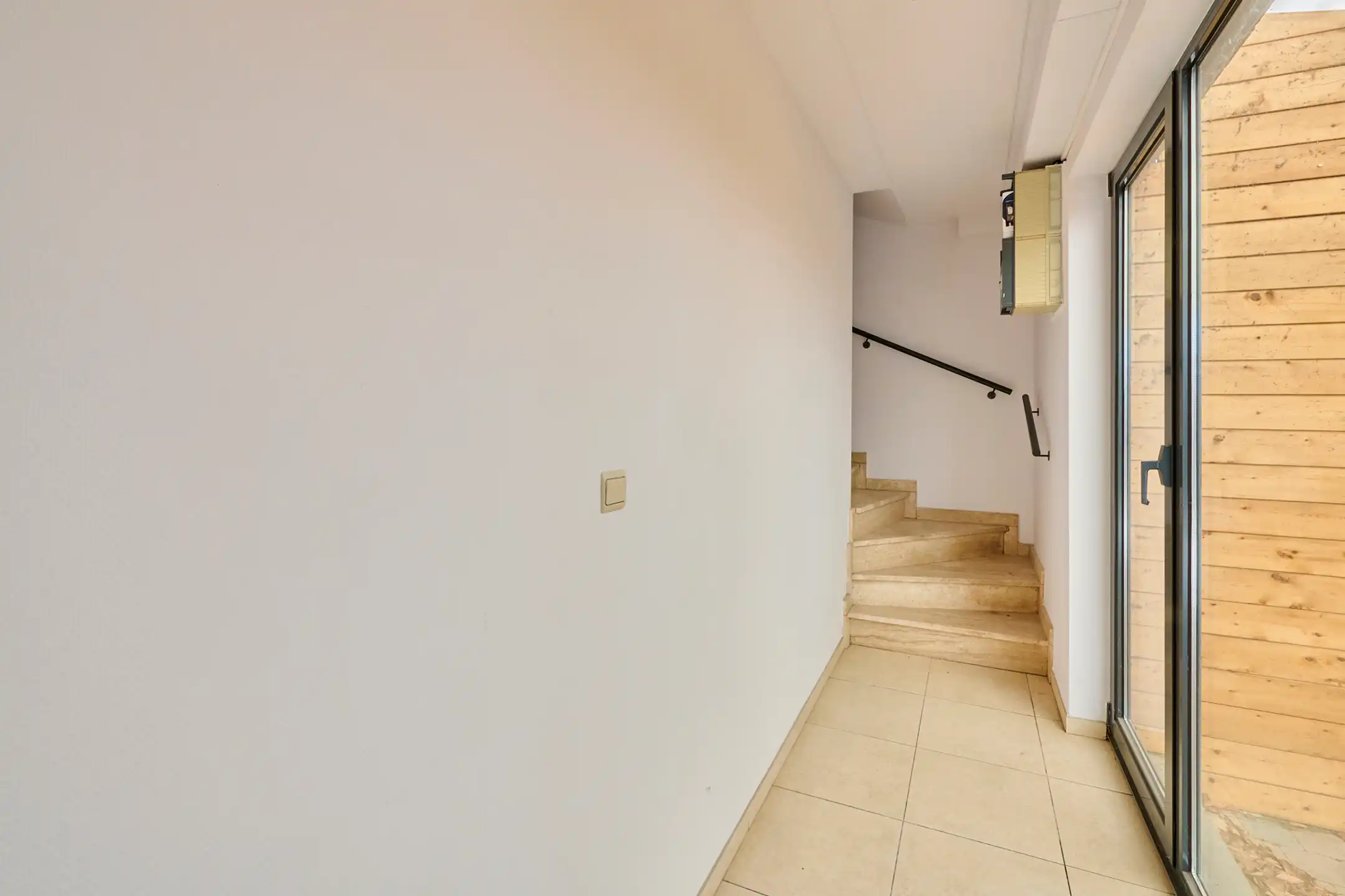 BEDRIJFSGEBOUW MET APPARTEMENT TE HUUR ZONHOVEN foto 13