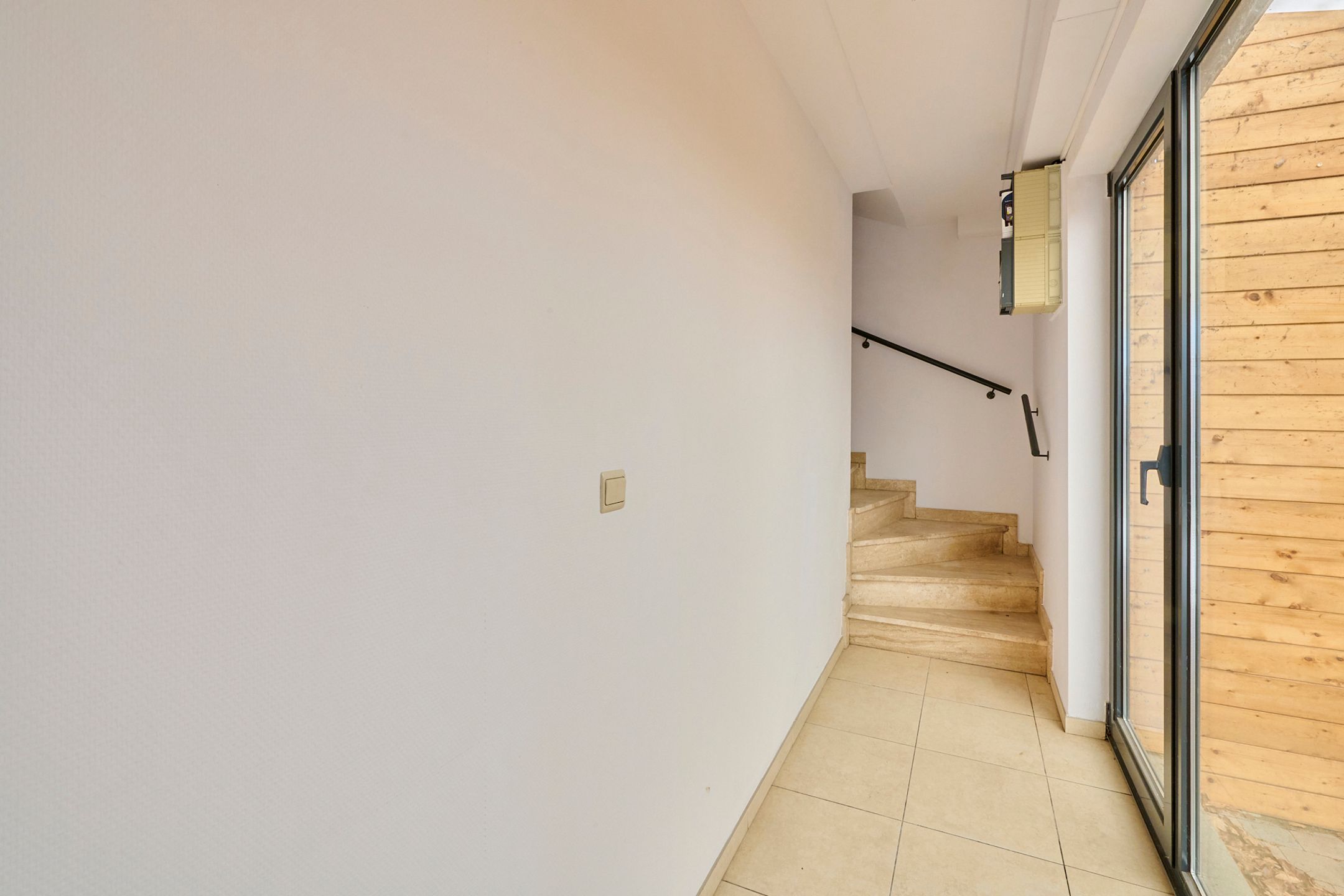 BEDRIJFSGEBOUW MET APPARTEMENT TE HUUR ZONHOVEN foto 13
