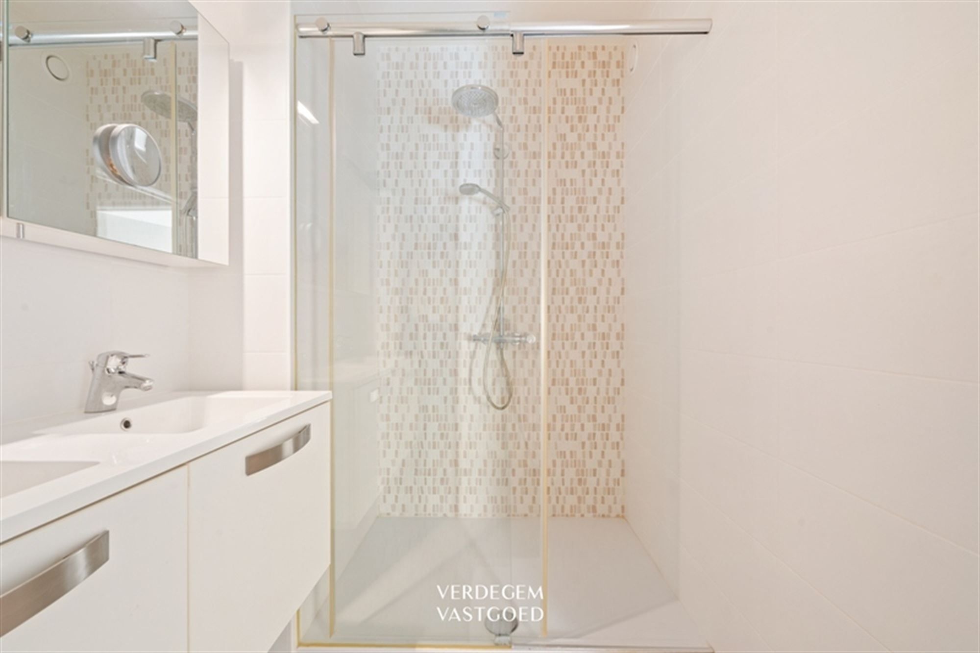 Wonen aan zee: modern en ruim gelijkvloers appartement met 2 terrassen foto 13