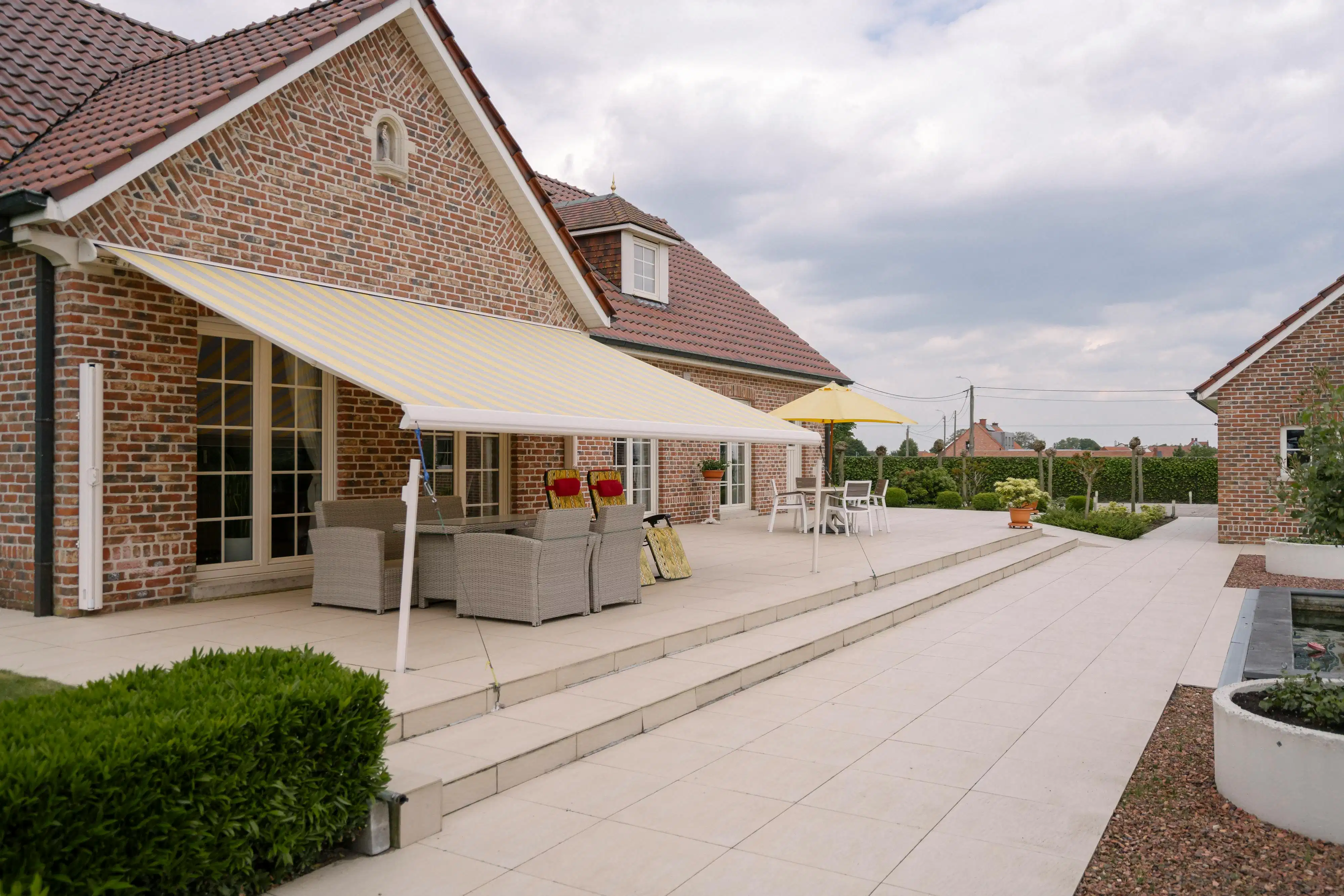 Landelijke villa met bijgebouwen op rustige, groene ligging foto 9