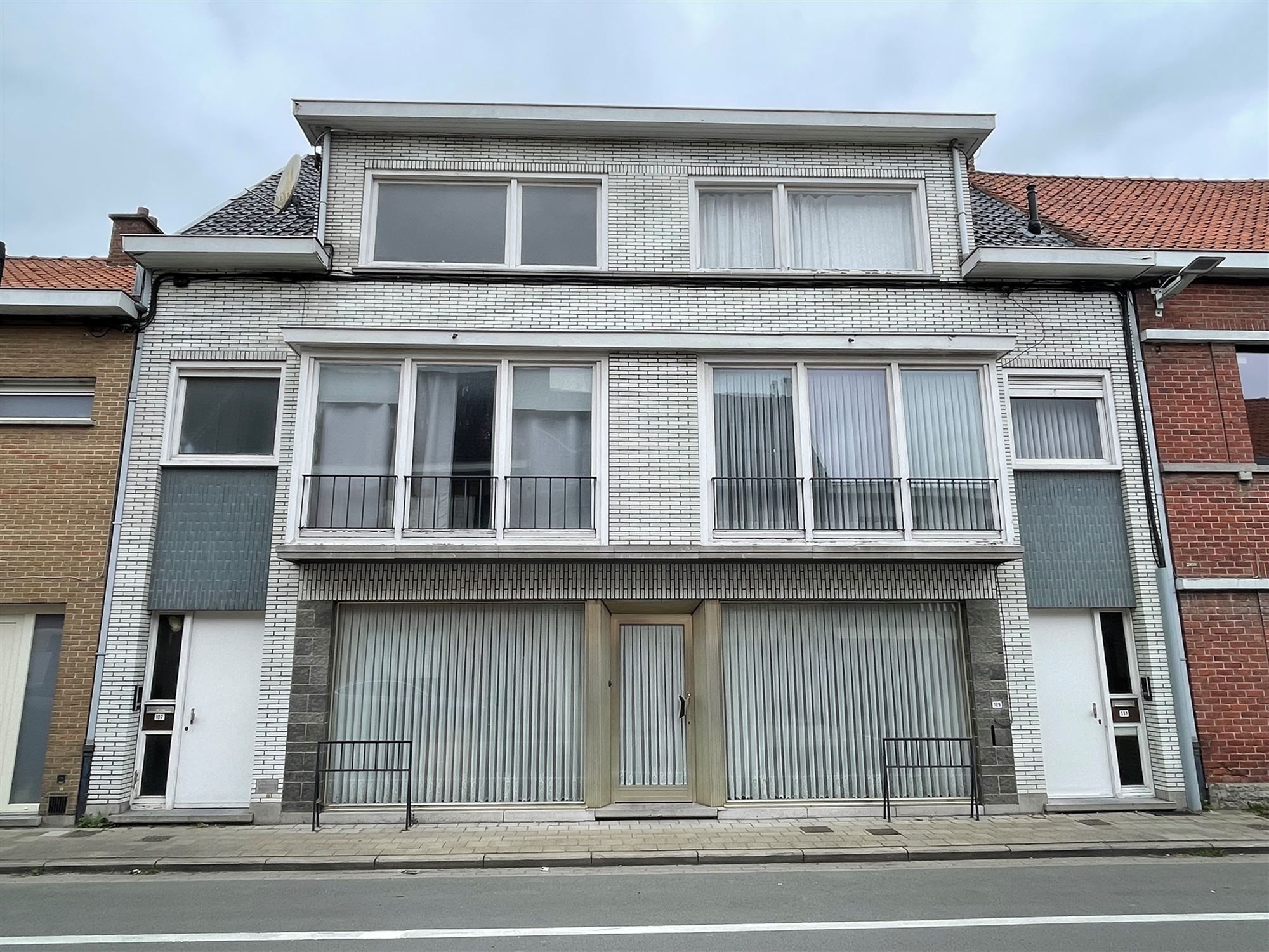 Gebouw te koop Gullegemstraat 107-111 - 8560 WEVELGEM